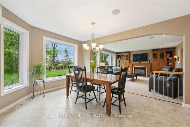 Additional property image - 572 Falconridge Cres