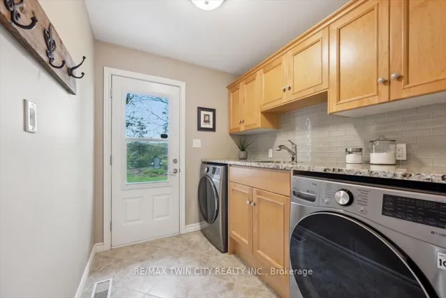 Additional property image - 572 Falconridge Cres