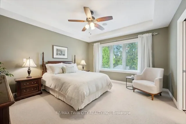 Additional property image - 572 Falconridge Cres