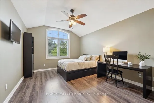 Additional property image - 572 Falconridge Cres