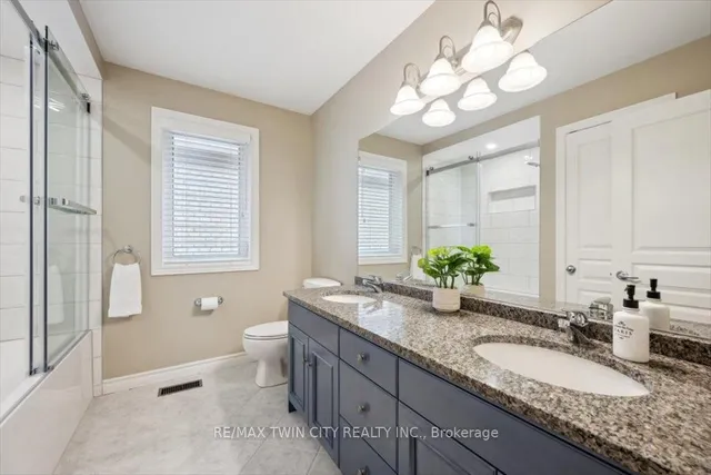 Additional property image - 572 Falconridge Cres