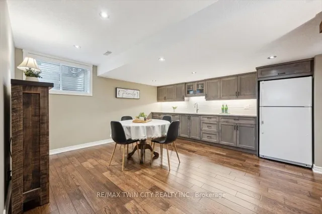 Additional property image - 572 Falconridge Cres