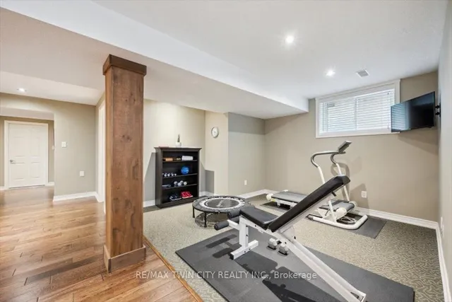 Additional property image - 572 Falconridge Cres