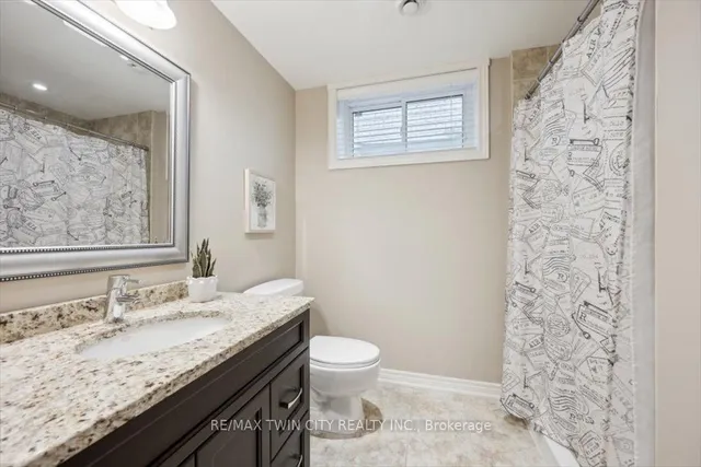 Additional property image - 572 Falconridge Cres