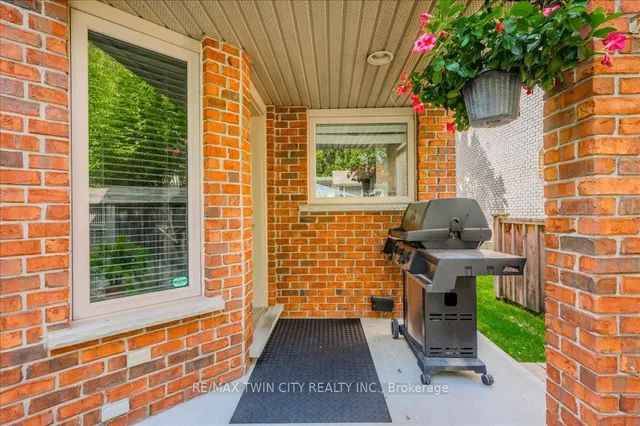 Additional property image - 572 Falconridge Cres