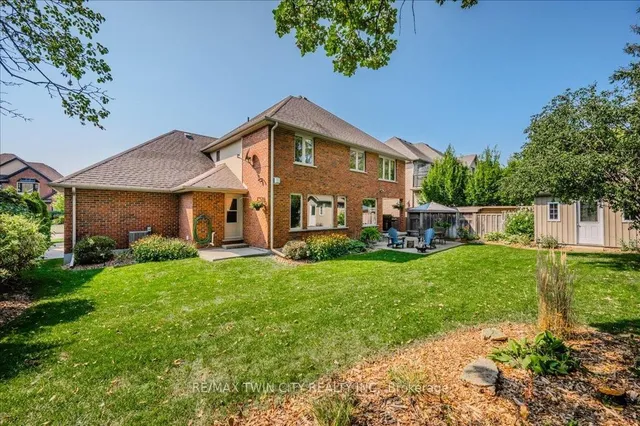 Additional property image - 572 Falconridge Cres