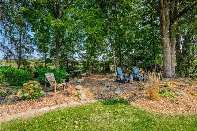 Additional property image - 572 Falconridge Cres