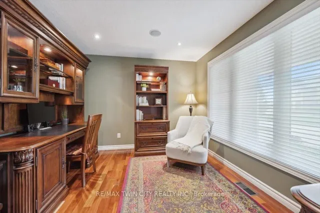 Additional property image - 572 Falconridge Cres