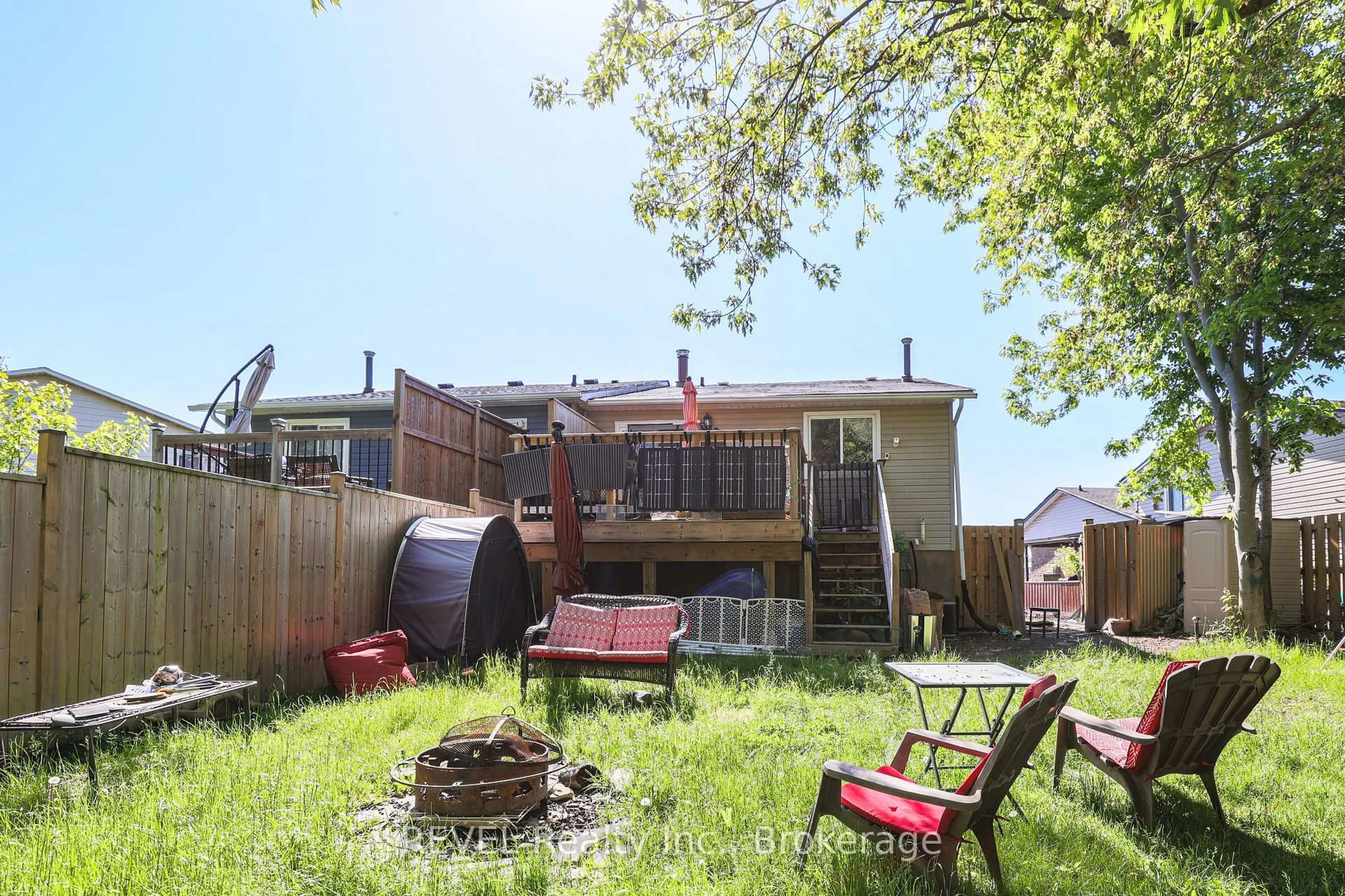Patio, street for 28 Dodds Crt, Fort Erie Ontario L2A 5Z2