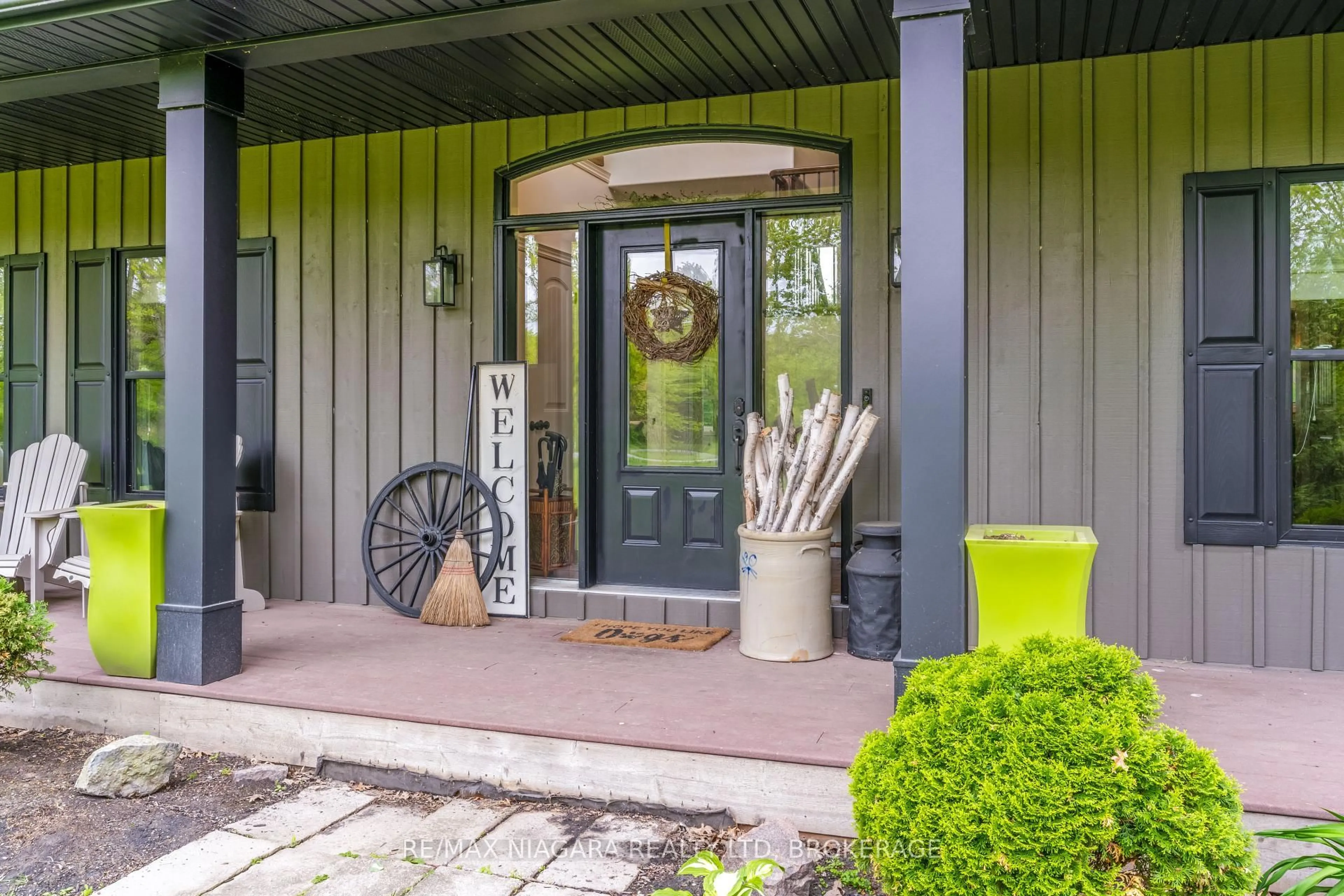 Indoor entryway for 50836 O'Reilly's Rd, Wainfleet Ontario L0S 1V0