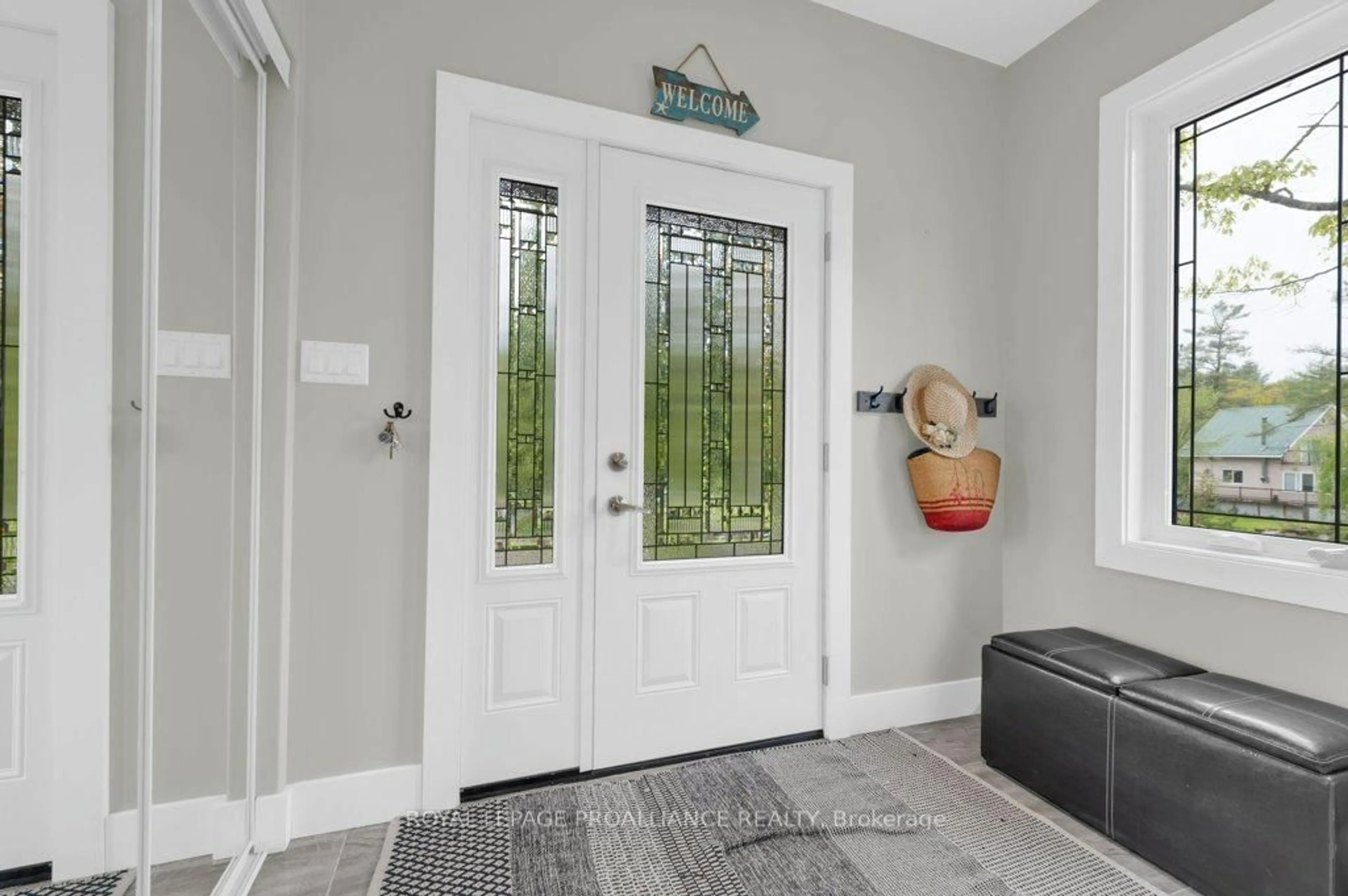 Indoor entryway for 1071 Pine Path Lane, Clarendon Station Ontario K0H 1J0