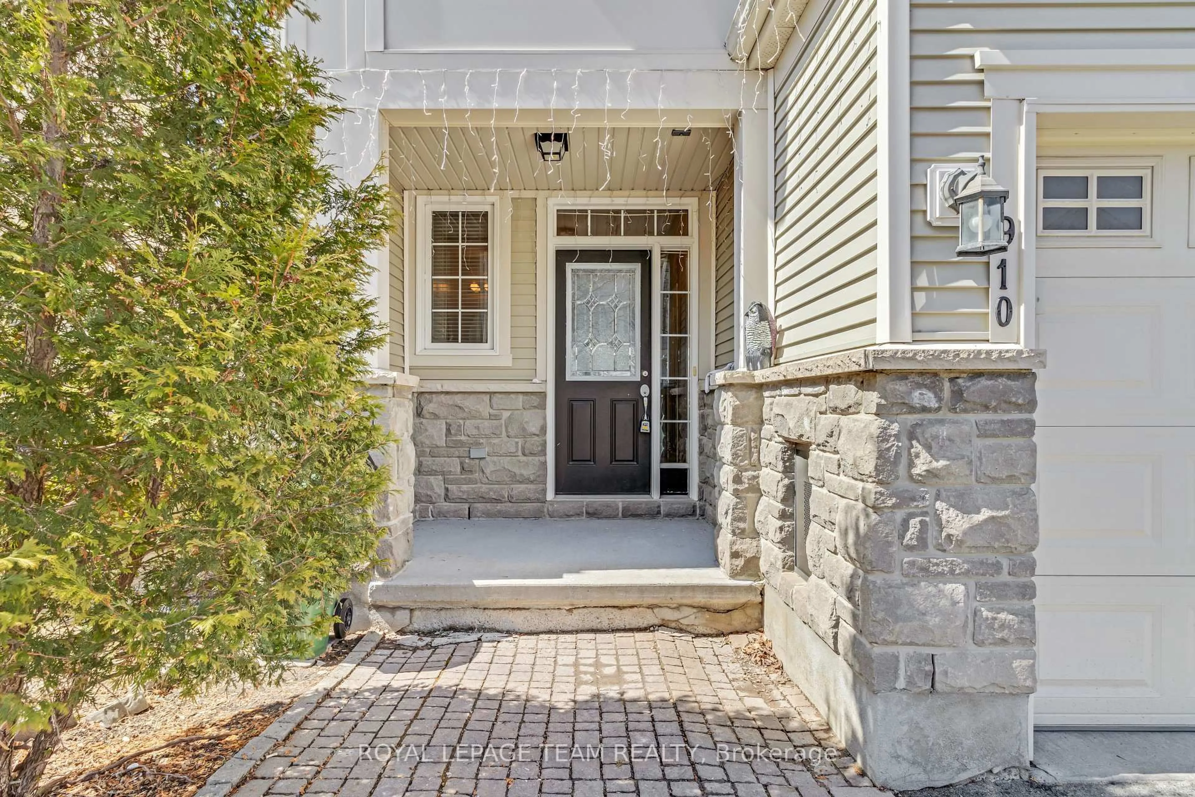 Indoor entryway for 910 Caldermill private N/A, Ottawa Ontario K2J 0Z7