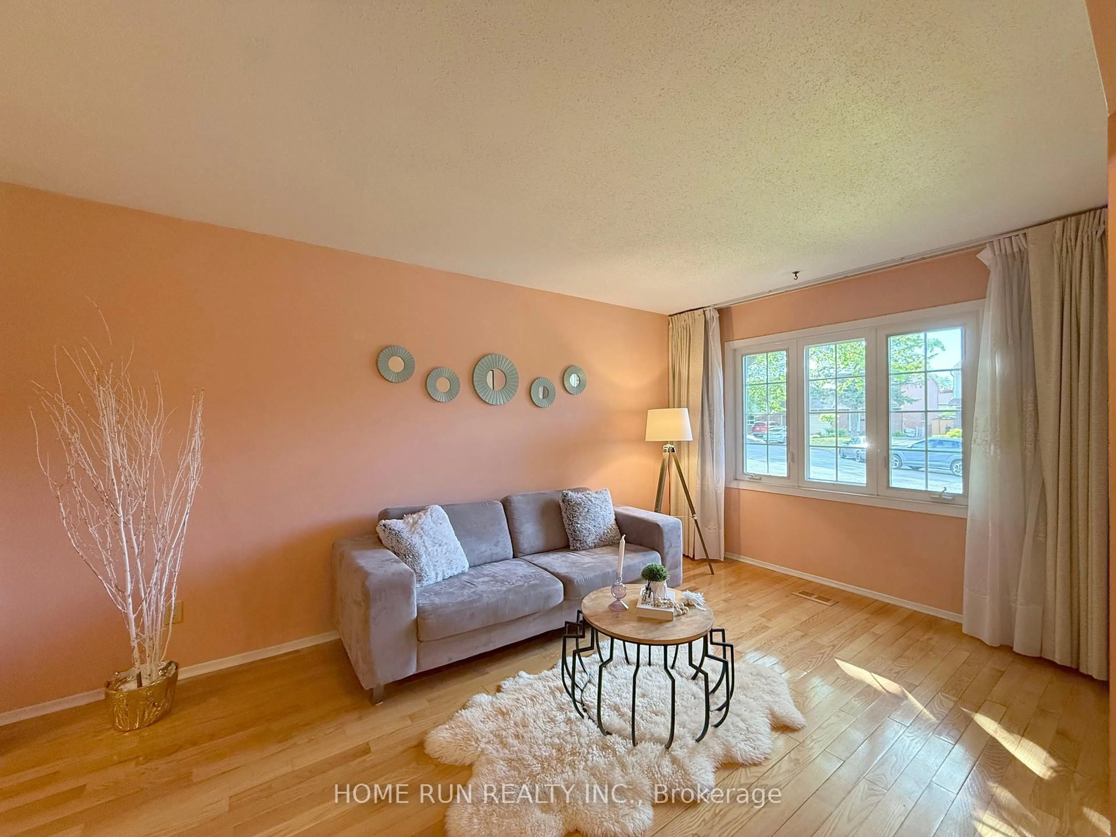 Living room with furniture, wood/laminate floor for 17 Shaw Crt, Kanata Ontario K2L 2L9