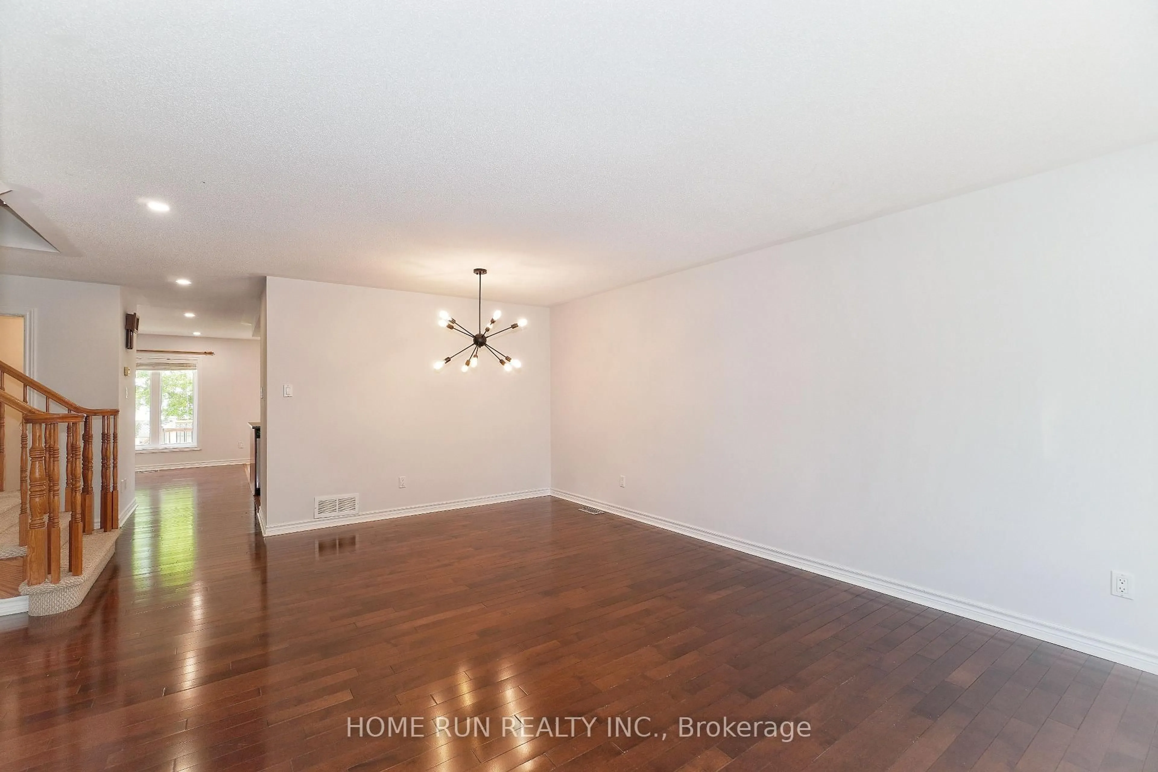 A pic of a room for 118 TAPESTRY Dr, Ottawa Ontario K2J 0H3