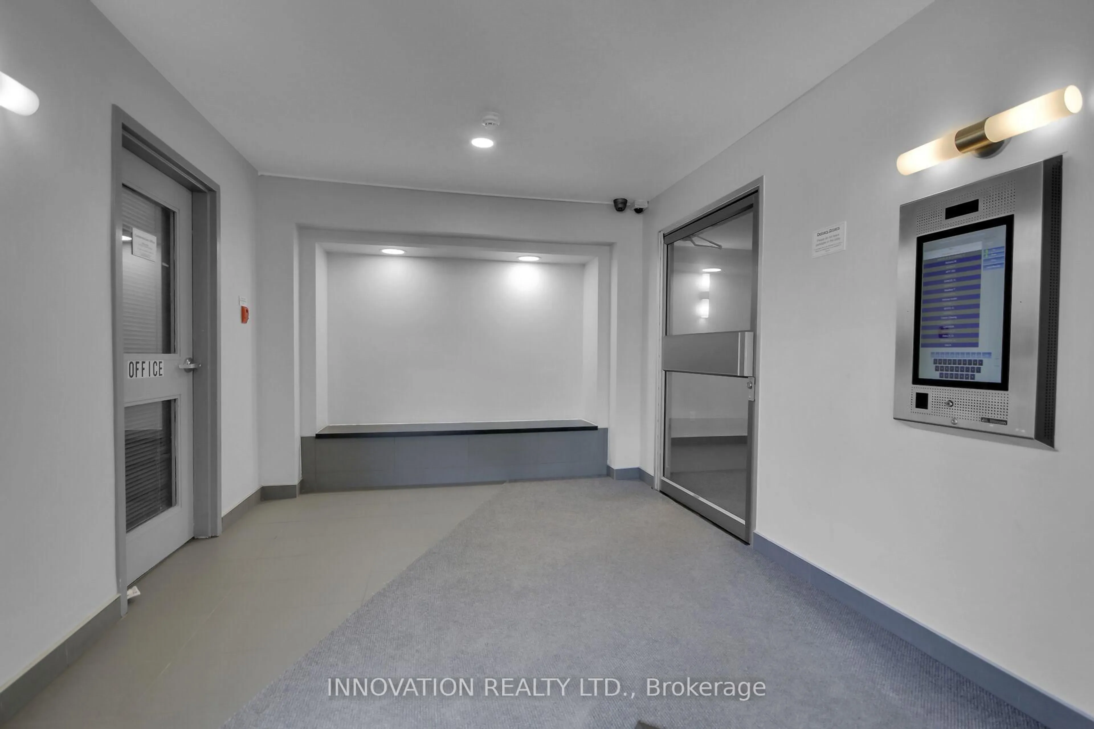 Indoor foyer for 216 Viewmount Dr #302, Ottawa Ontario K2E 7X4