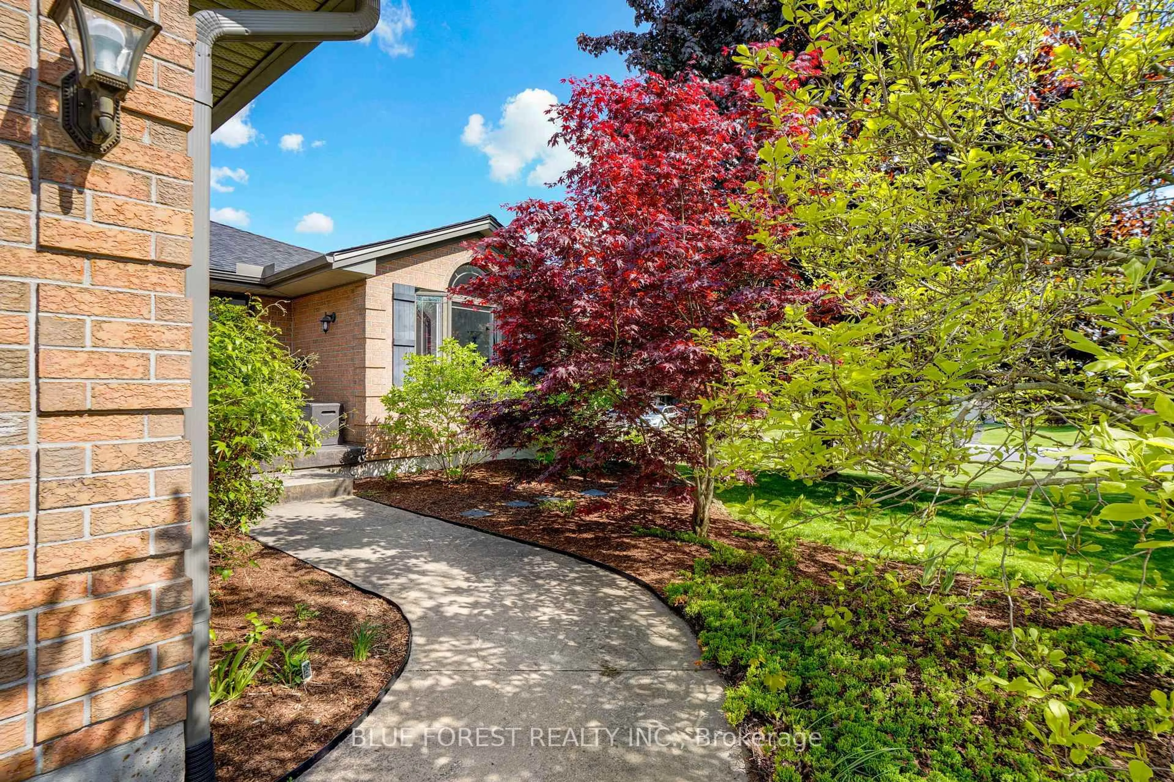 Unknown for 22 Village Gate Cres, Thames Centre Ontario N0L 1G3
