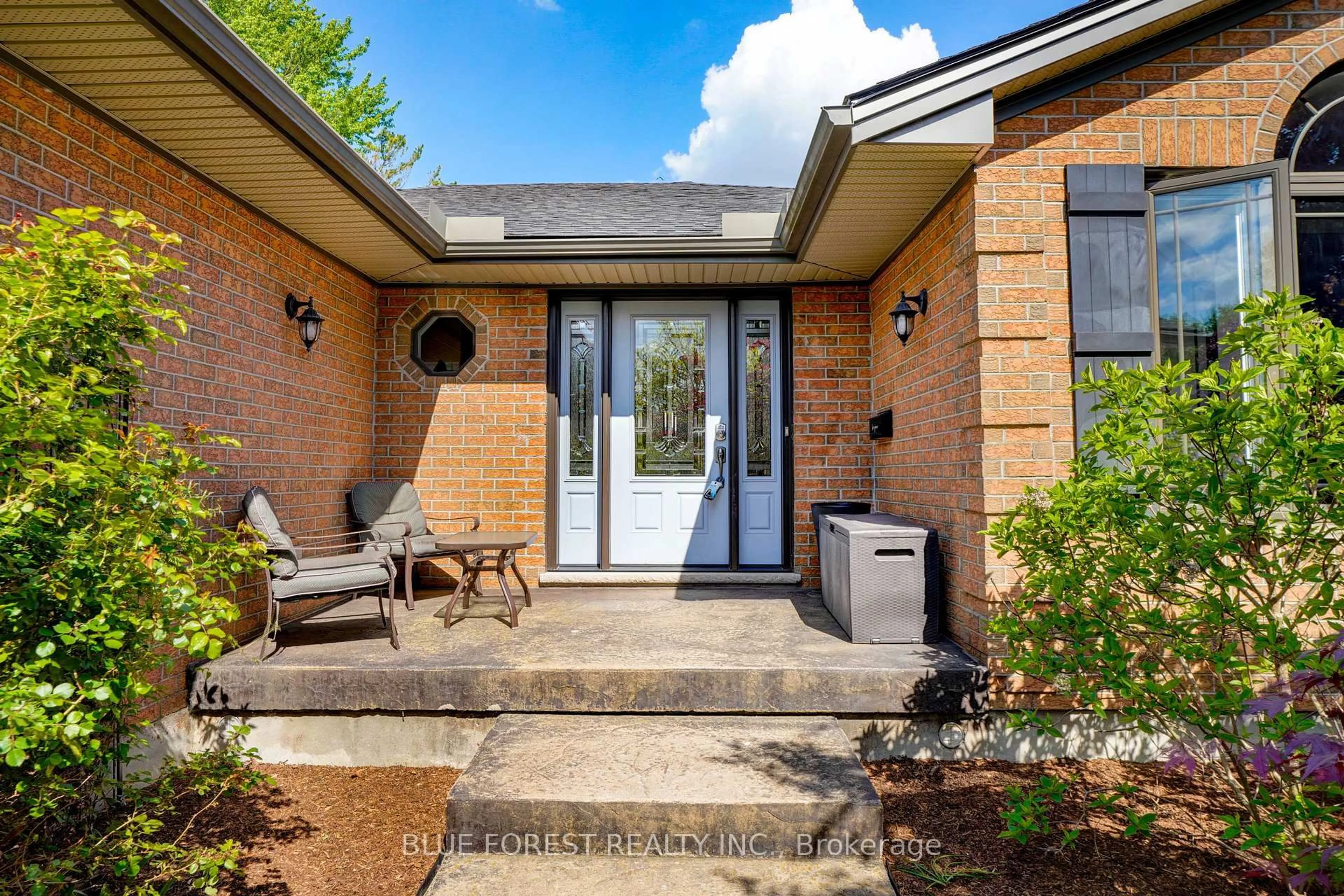 Home with brick exterior material, street for 22 Village Gate Cres, Thames Centre Ontario N0L 1G3