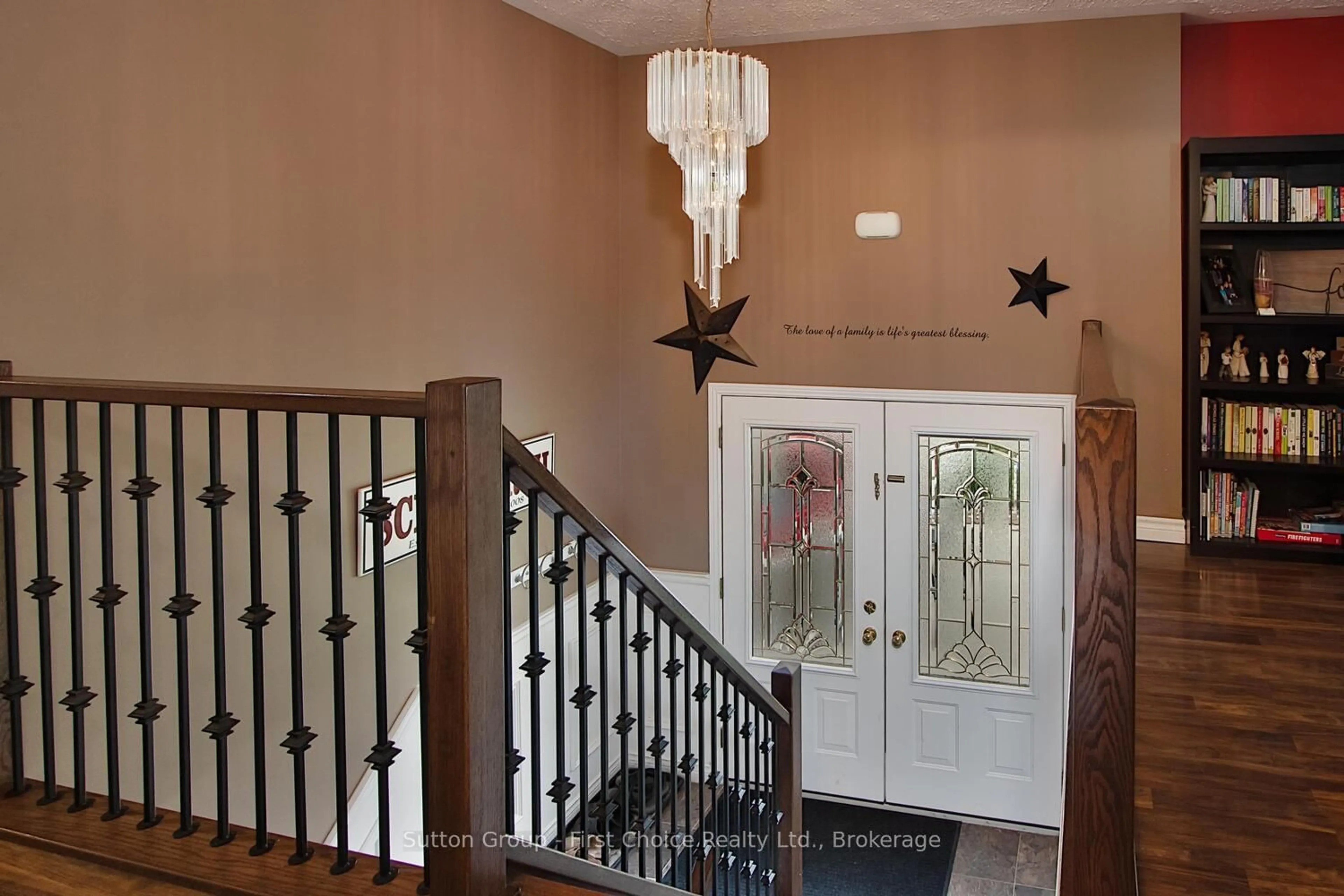 Indoor foyer for 136 Napier St, West Perth Ontario N0K 1N0