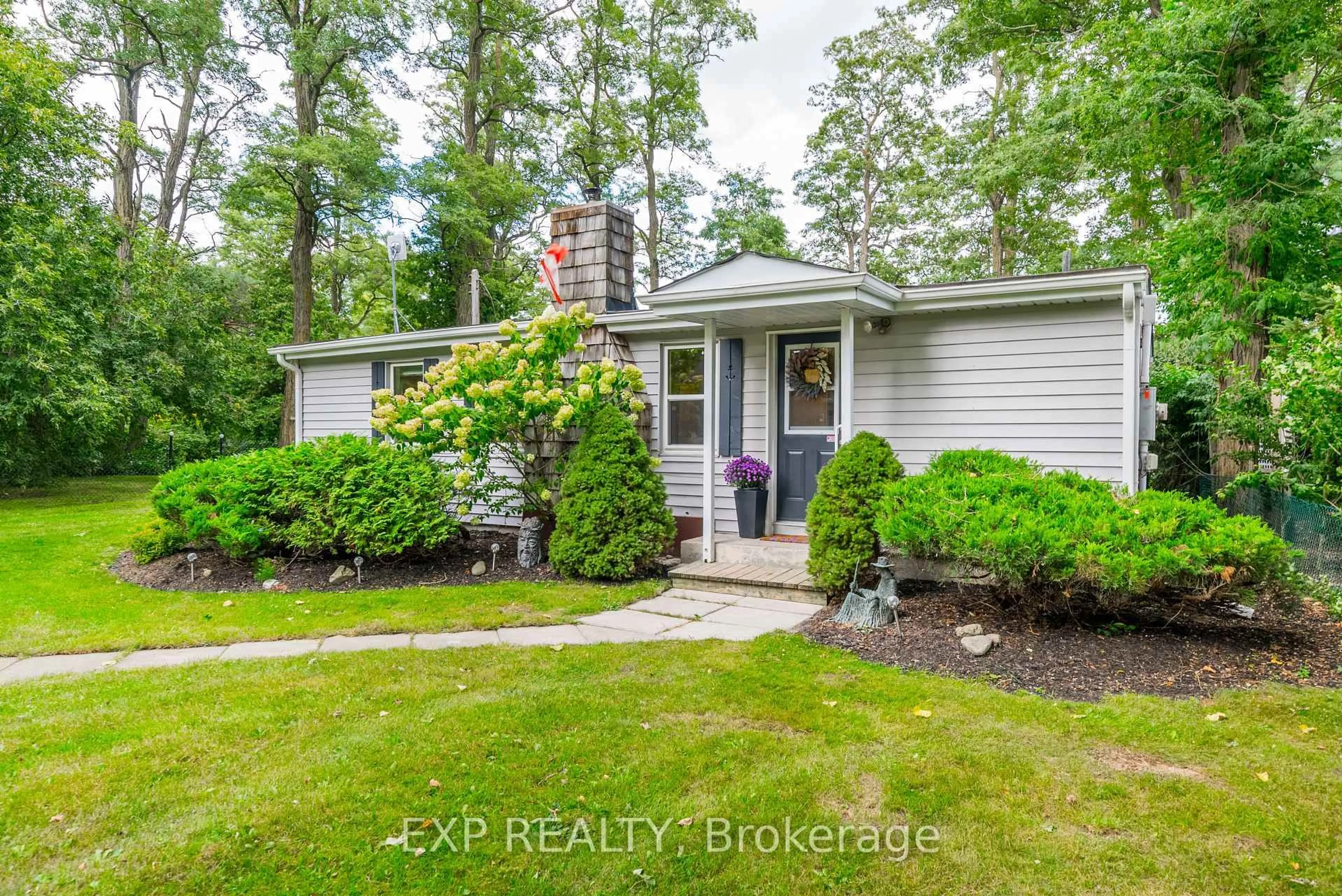 Home with vinyl exterior material, unknown for 113 Victoria Beach Rd, Cramahe Ontario K0K 1S0