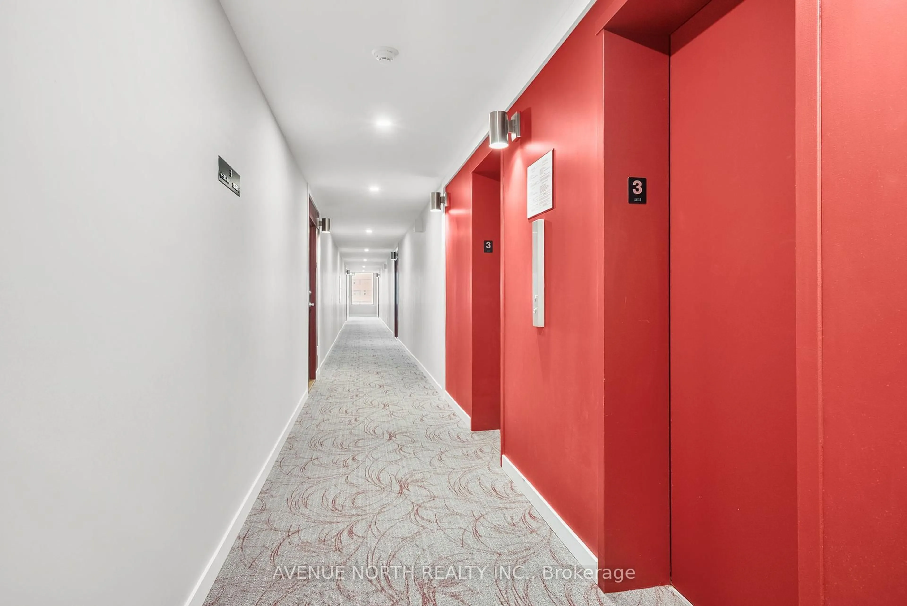 Indoor foyer for 370 Dominion Ave #706, Ottawa Ontario K2A 3X4
