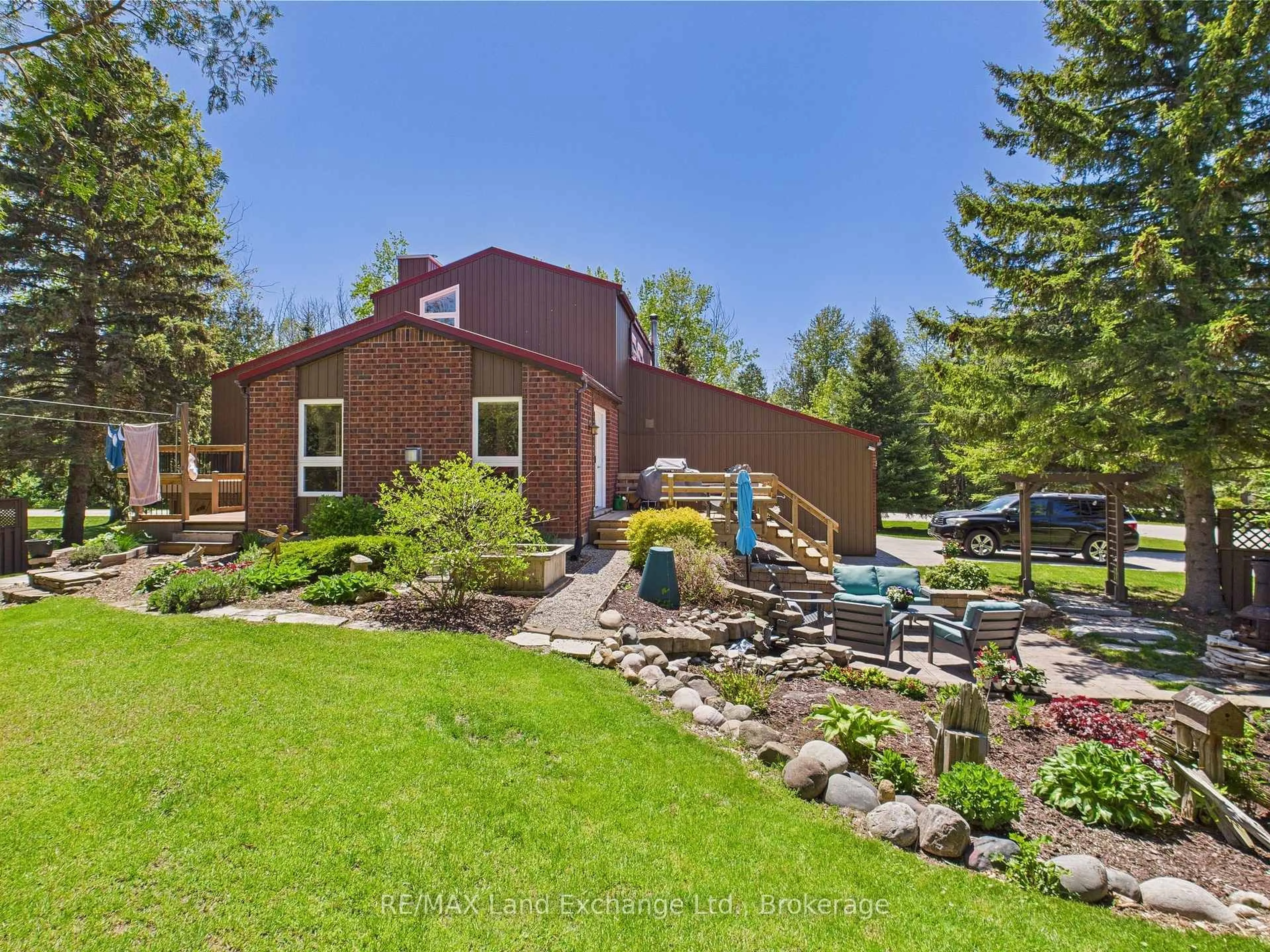 A pic from outside/outdoor area/front of a property/back of a property/a pic from drone, water/lake/river/ocean view for 40 Eastwood Cres, Kincardine Ontario N2Z 2X6