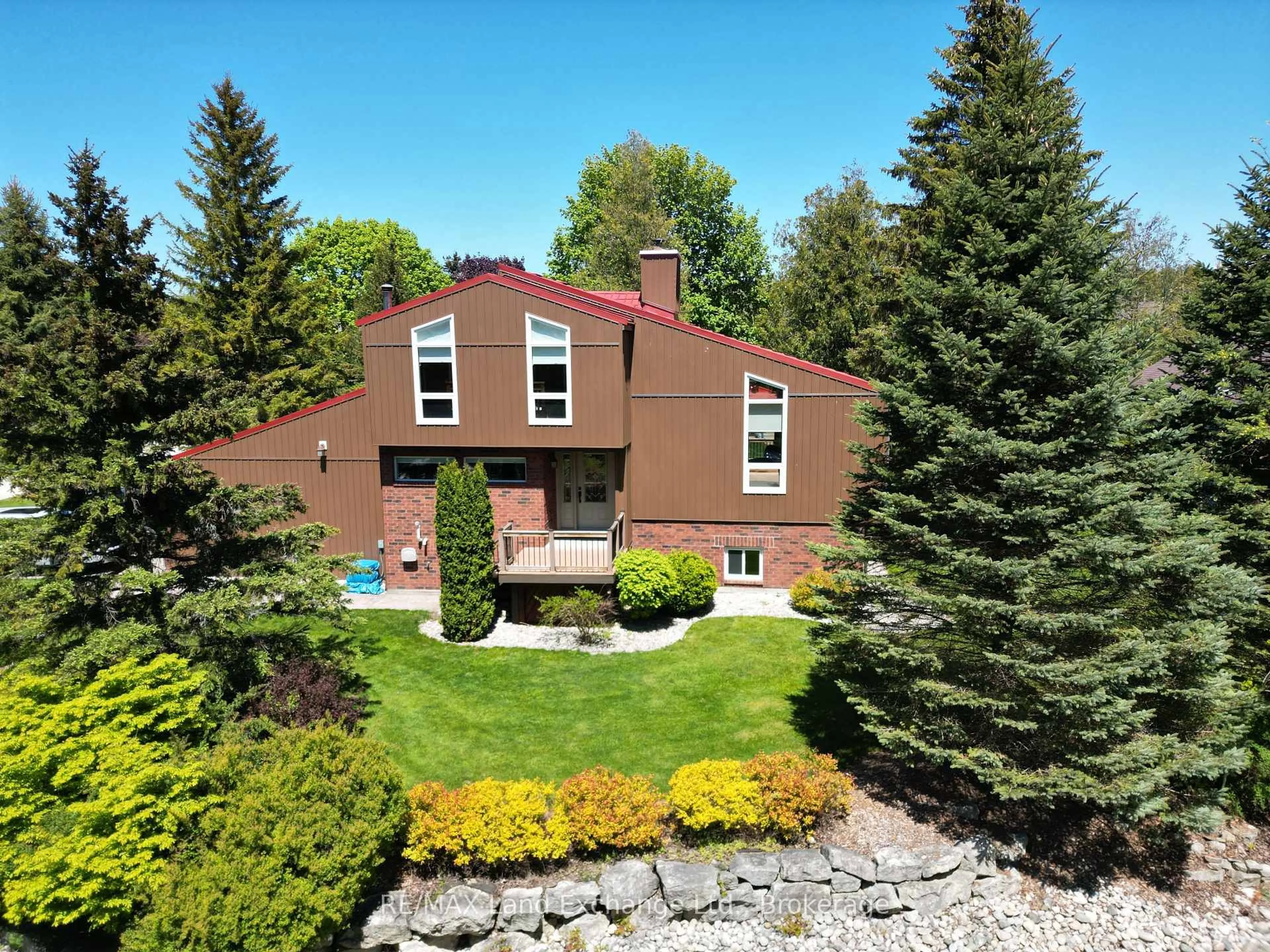 A pic from outside/outdoor area/front of a property/back of a property/a pic from drone, street for 40 Eastwood Cres, Kincardine Ontario N2Z 2X6