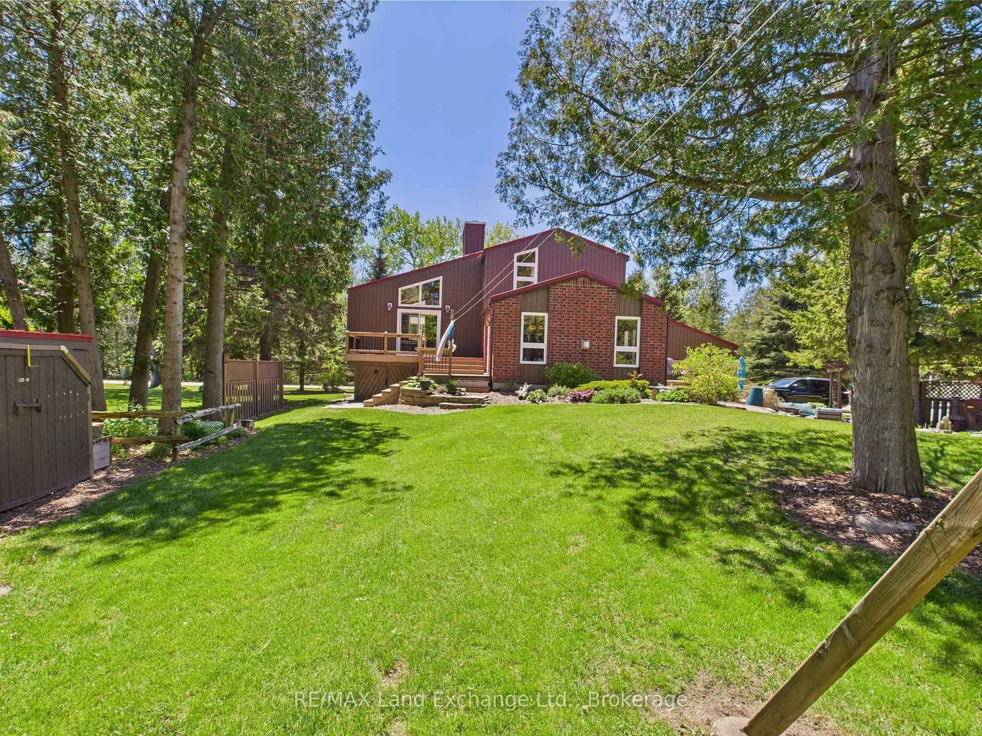 A pic from outside/outdoor area/front of a property/back of a property/a pic from drone, unknown for 40 Eastwood Cres, Kincardine Ontario N2Z 2X6