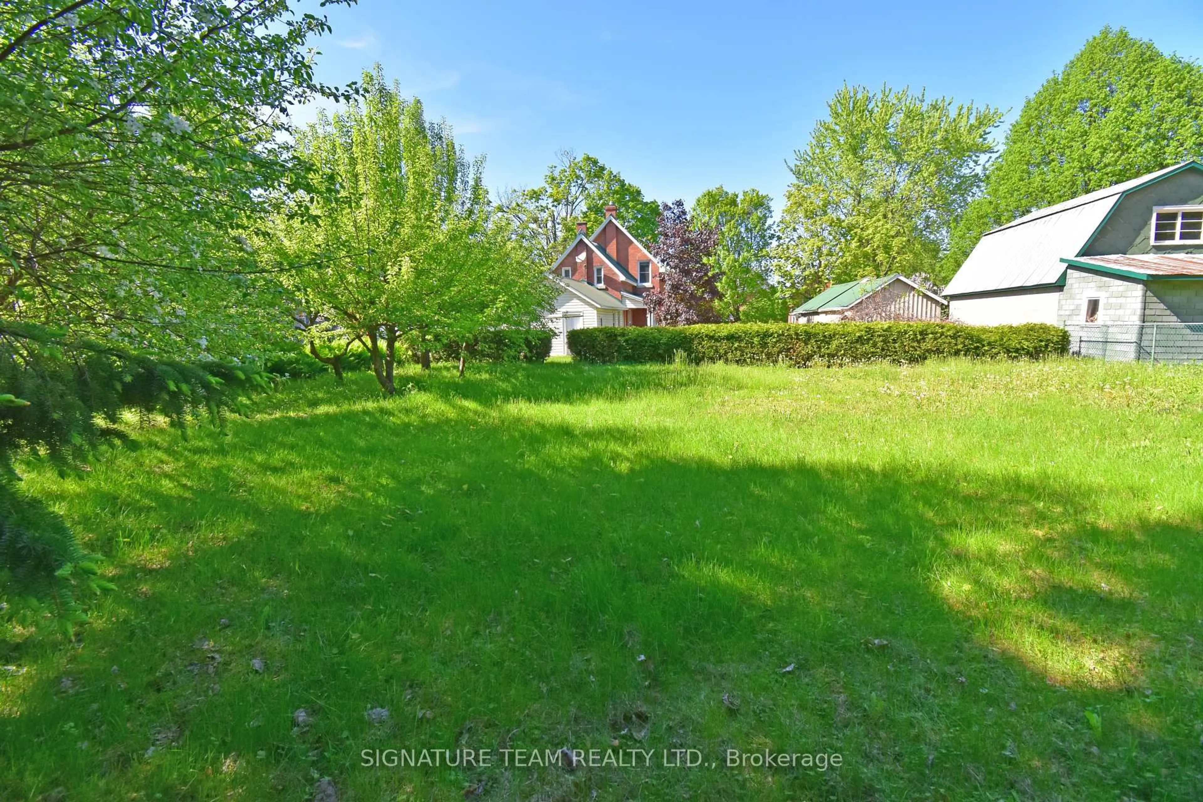 A pic from outside/outdoor area/front of a property/back of a property/a pic from drone, forest/trees view for 568 Mary St, Pembroke Ontario K8A 5X3