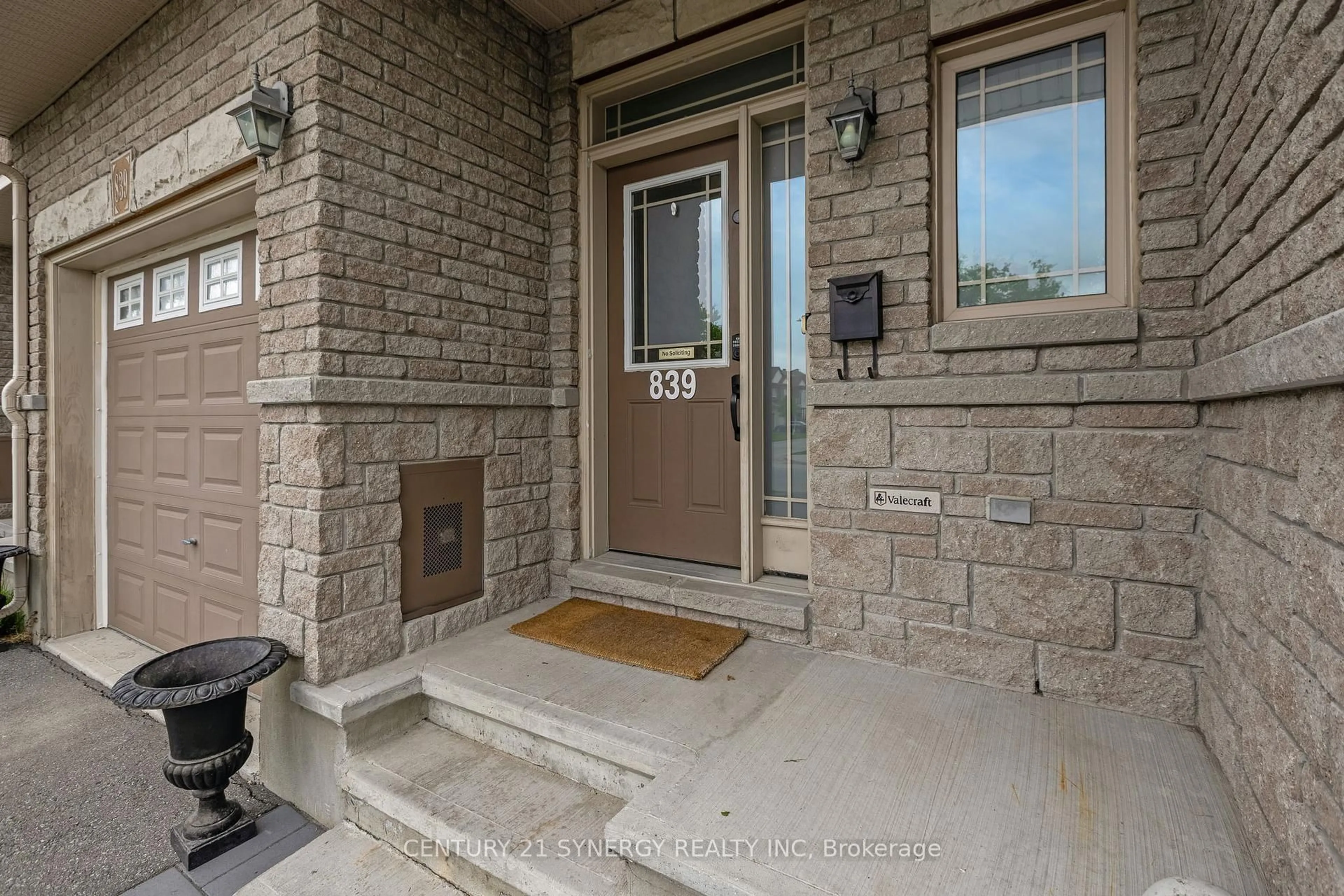 Indoor entryway for 839 PERCIFOR Way, Ottawa Ontario K1W 0C9
