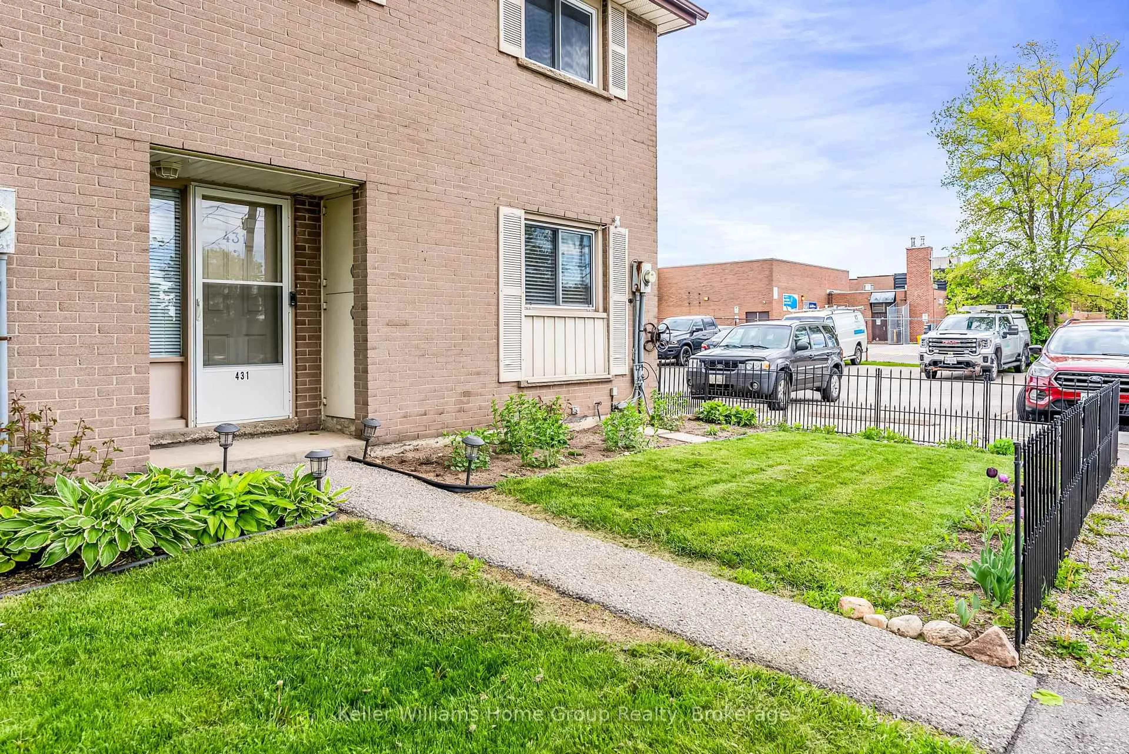 Patio, street for 431 Victoria Rd, Guelph Ontario N1H 5J9