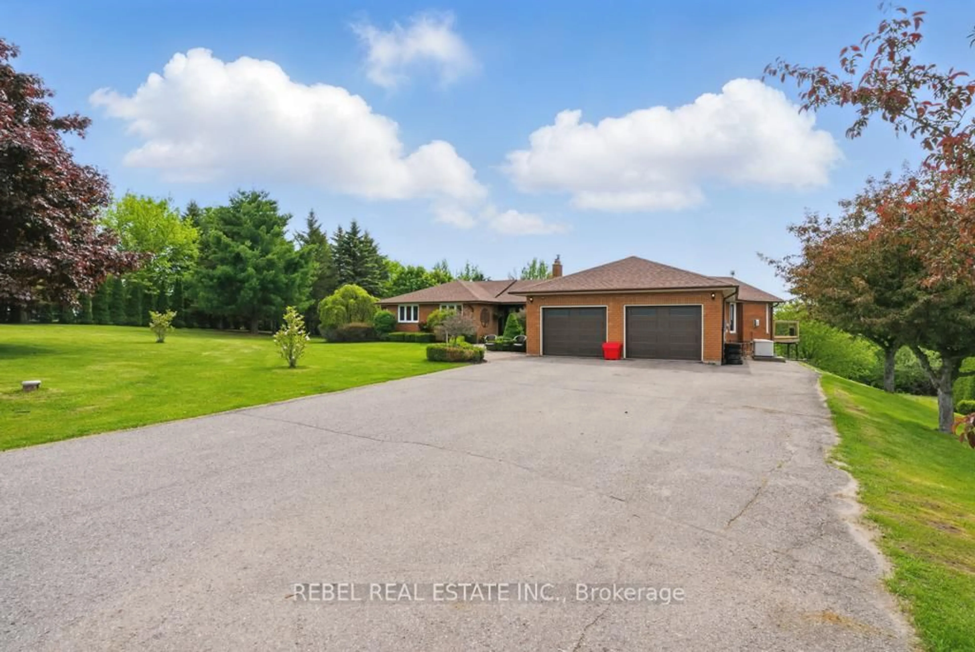 A pic from outside/outdoor area/front of a property/back of a property/a pic from drone, street for 23 Skye Valley Dr, Cobourg Ontario K9A 4J7