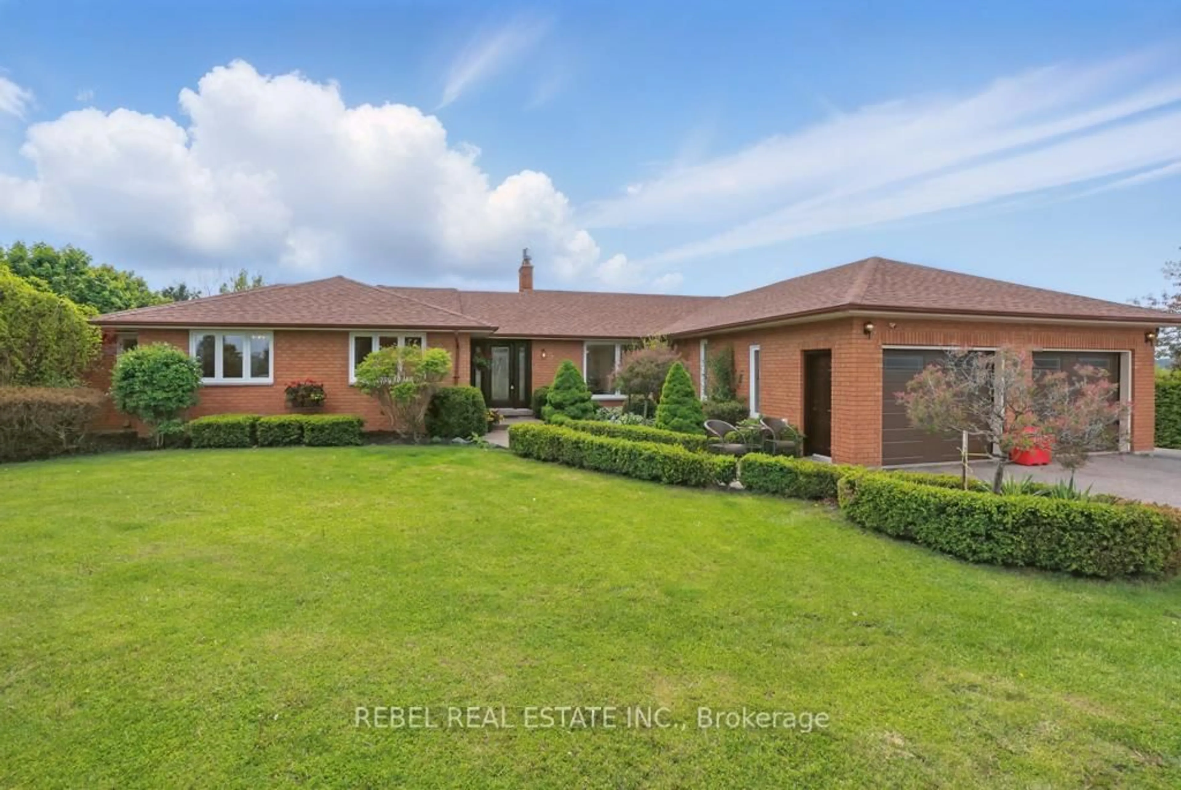 A pic from outside/outdoor area/front of a property/back of a property/a pic from drone, street for 23 Skye Valley Dr, Cobourg Ontario K9A 4J7