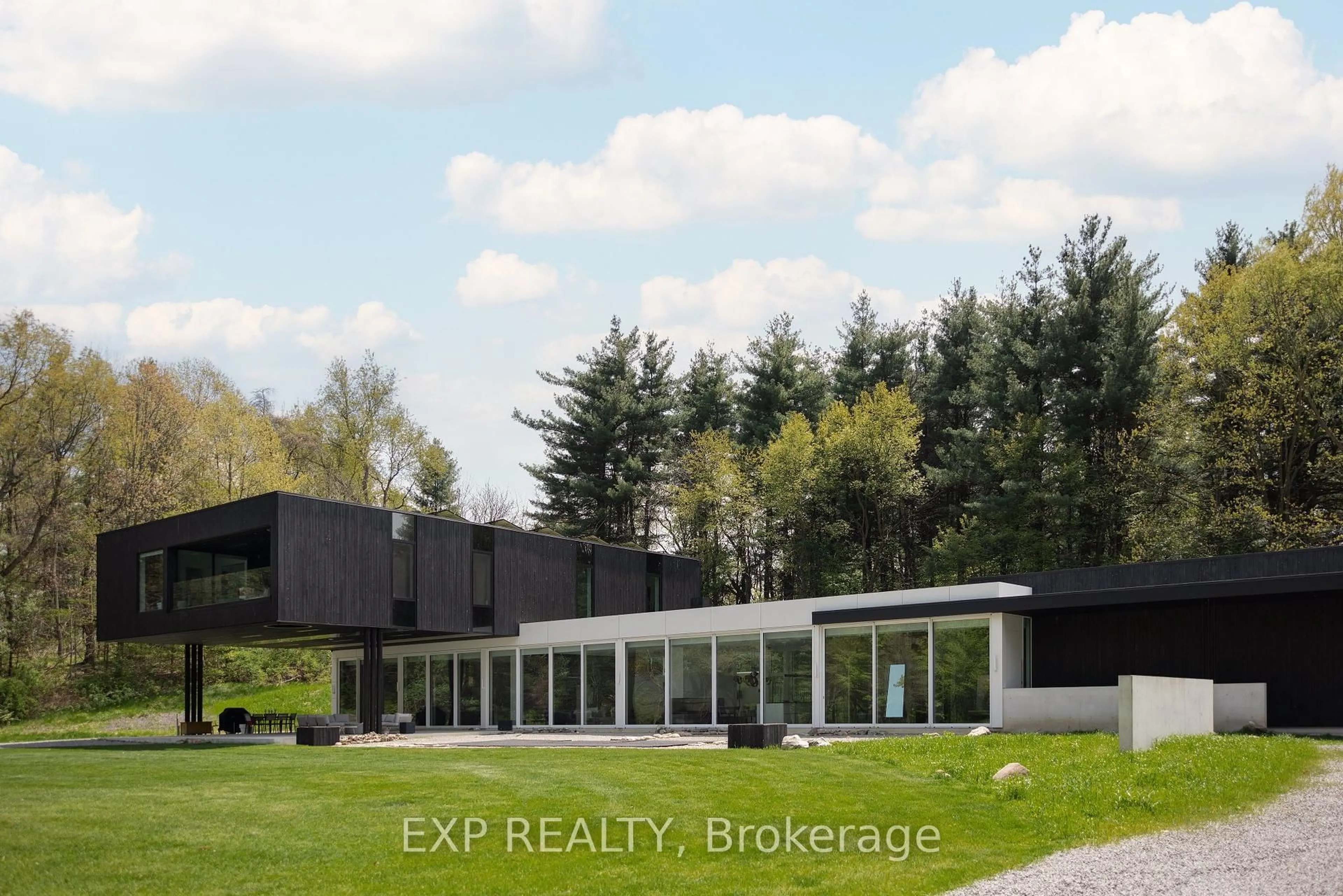 A pic from outside/outdoor area/front of a property/back of a property/a pic from drone, building for 66 Weirs Lane, Hamilton Ontario L9H 5E3