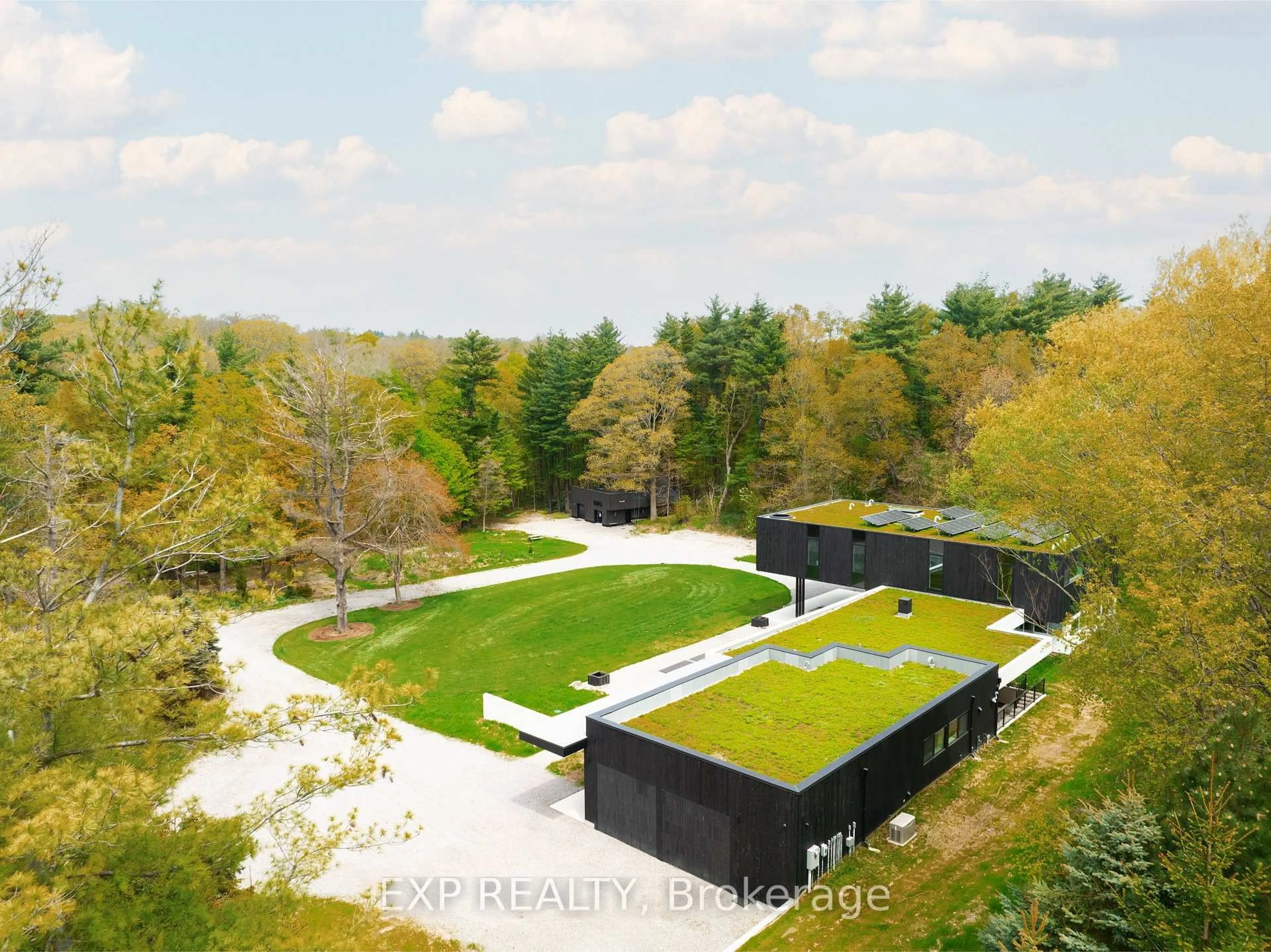 A pic from outside/outdoor area/front of a property/back of a property/a pic from drone, unknown for 66 Weirs Lane, Hamilton Ontario L9H 5E3