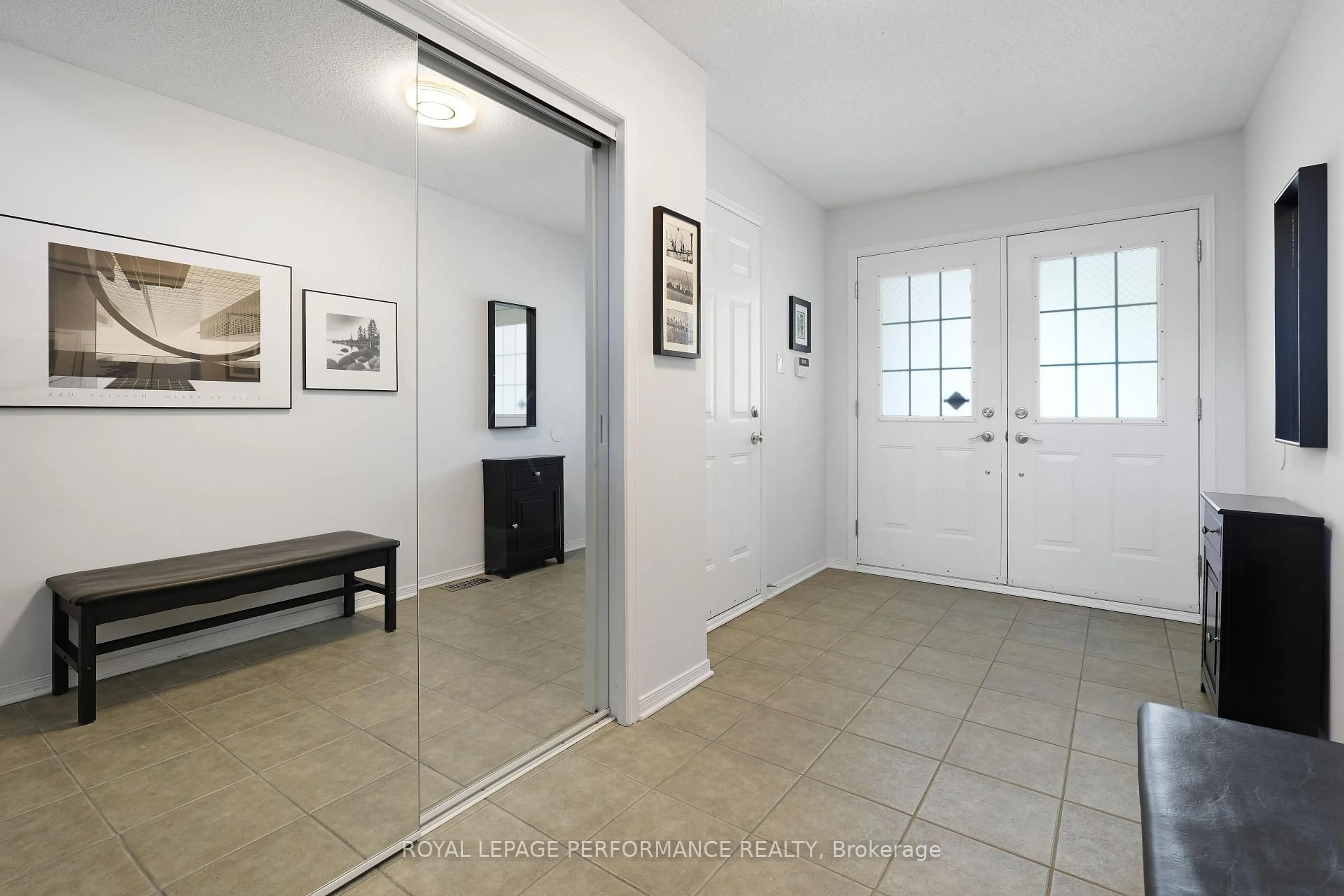 Indoor entryway for 9 Maple Park Private, Ottawa Ontario K1T 4A6