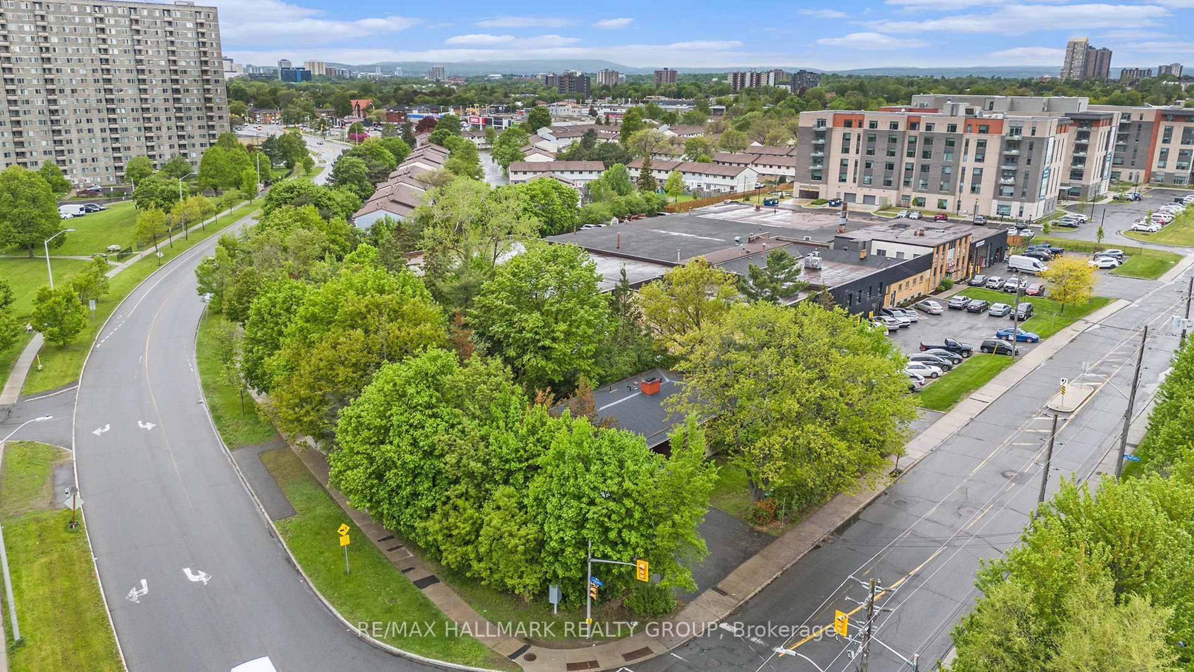 A pic from outside/outdoor area/front of a property/back of a property/a pic from drone, city buildings view from balcony for 1128 Cummings Ave, Ottawa Ontario K1J 7R8