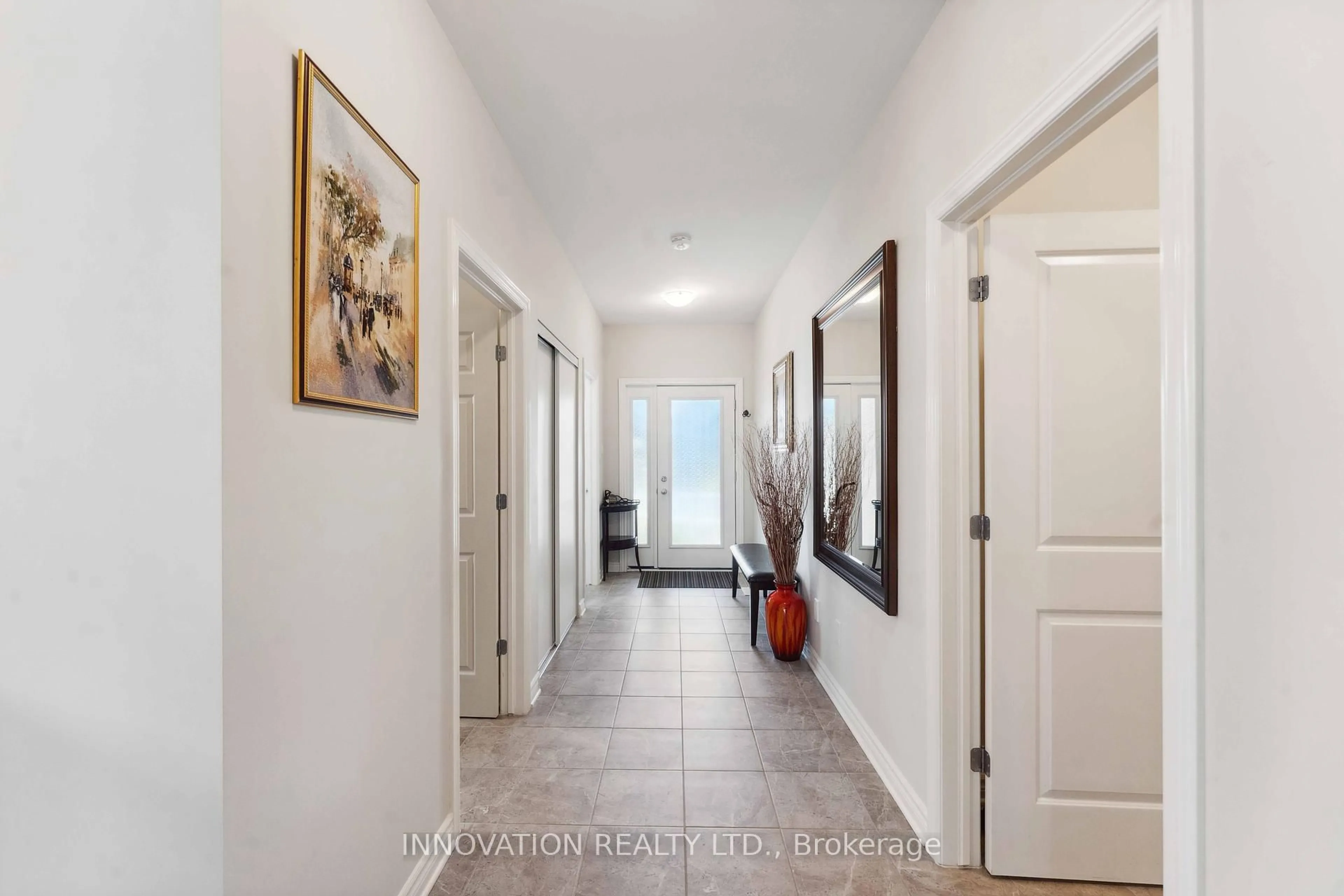 Indoor foyer for 700 Parade Dr, Ottawa Ontario K2S 0Z3