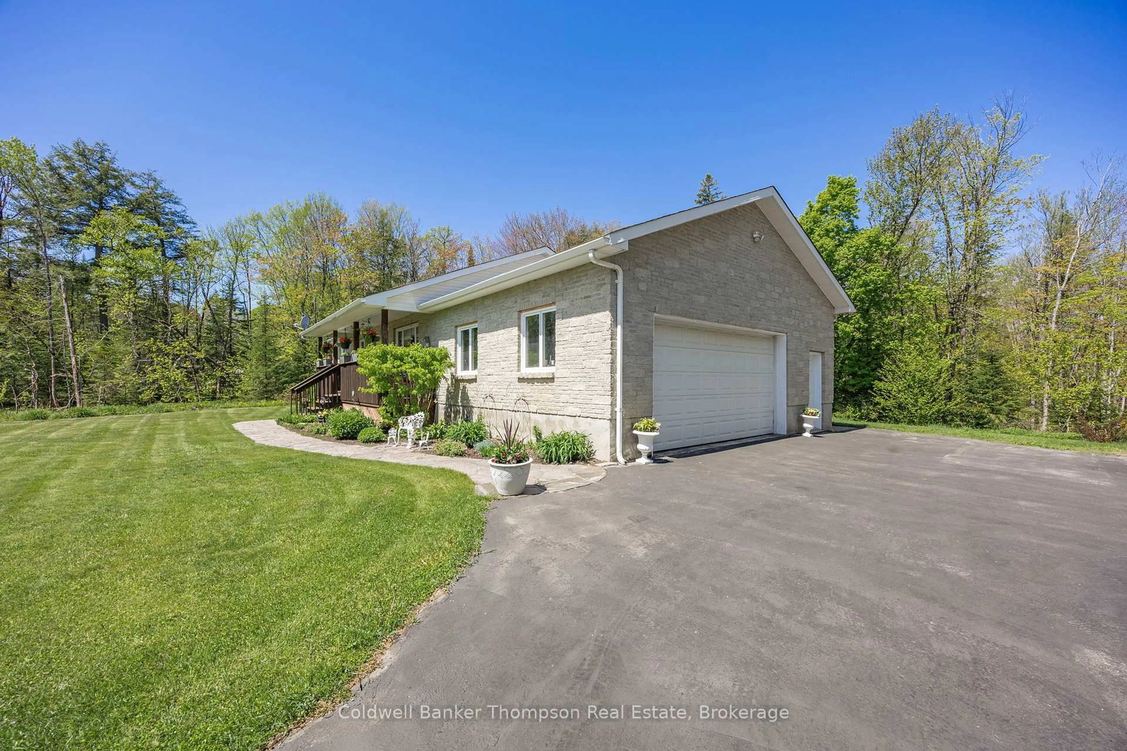 A pic from outside/outdoor area/front of a property/back of a property/a pic from drone, water/lake/river/ocean view for 1170 Old Muskoka Rd, Huntsville Ontario P0B 1M0