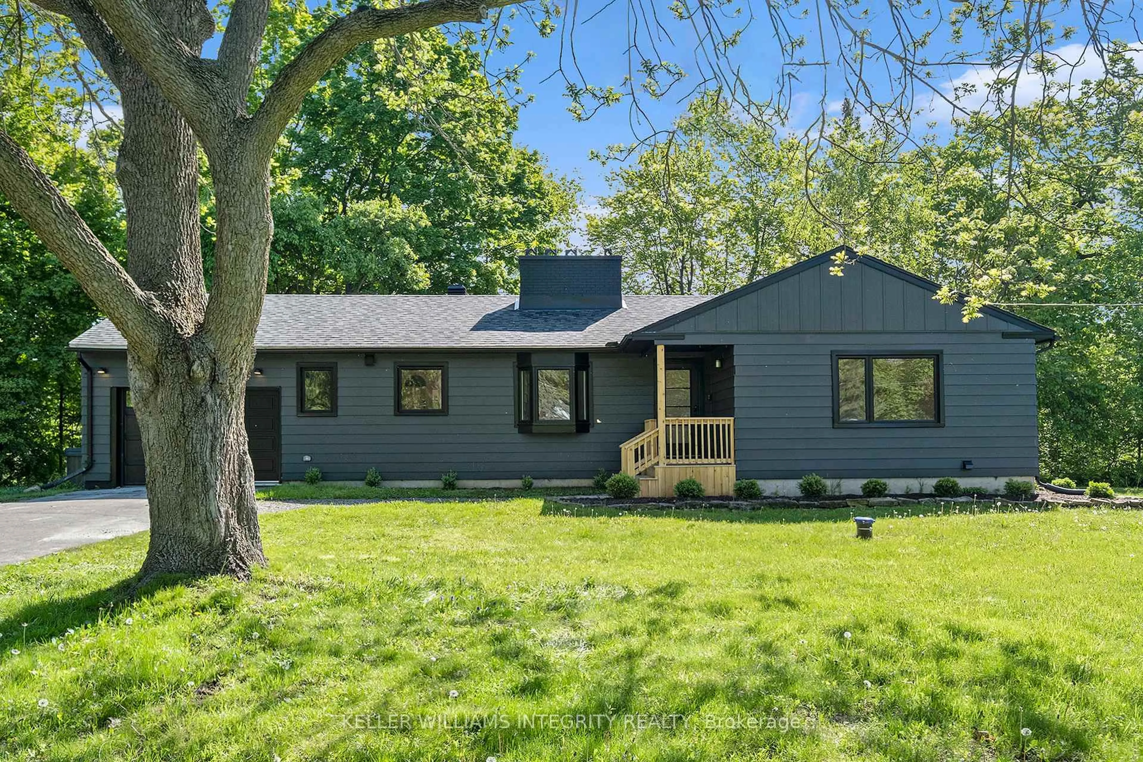 Home with vinyl exterior material, street for 17 Lockview Rd, Ottawa Ontario K4M 1B2