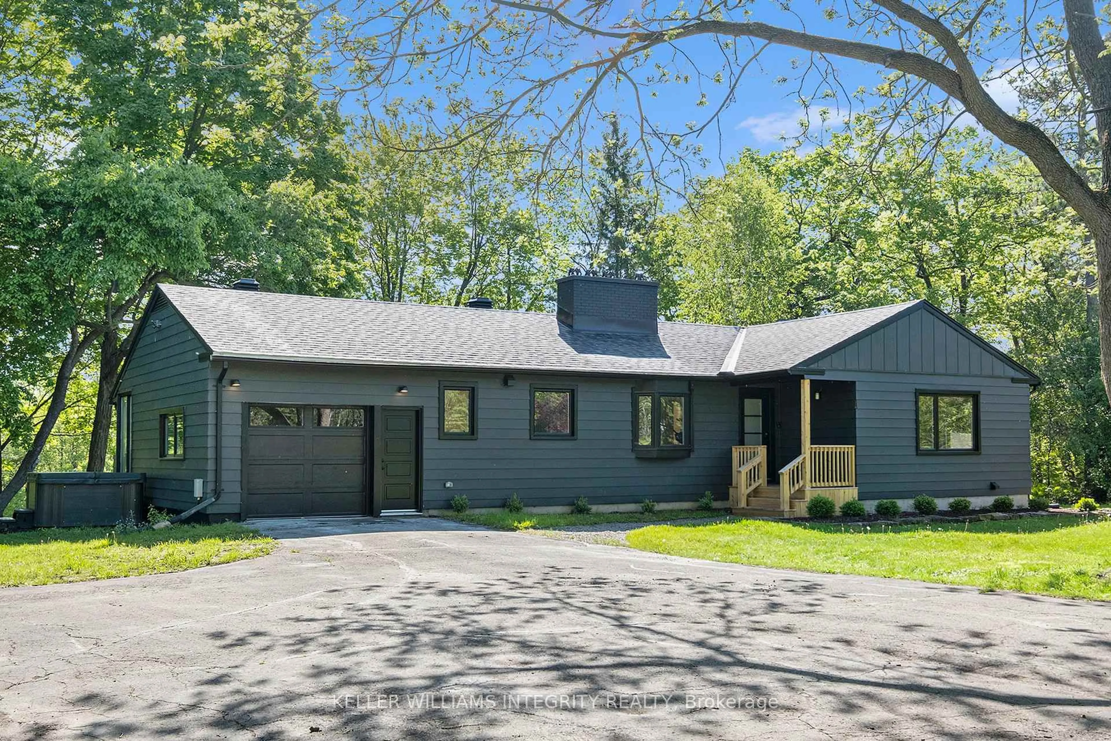 Home with vinyl exterior material, street for 17 Lockview Rd, Ottawa Ontario K4M 1B2