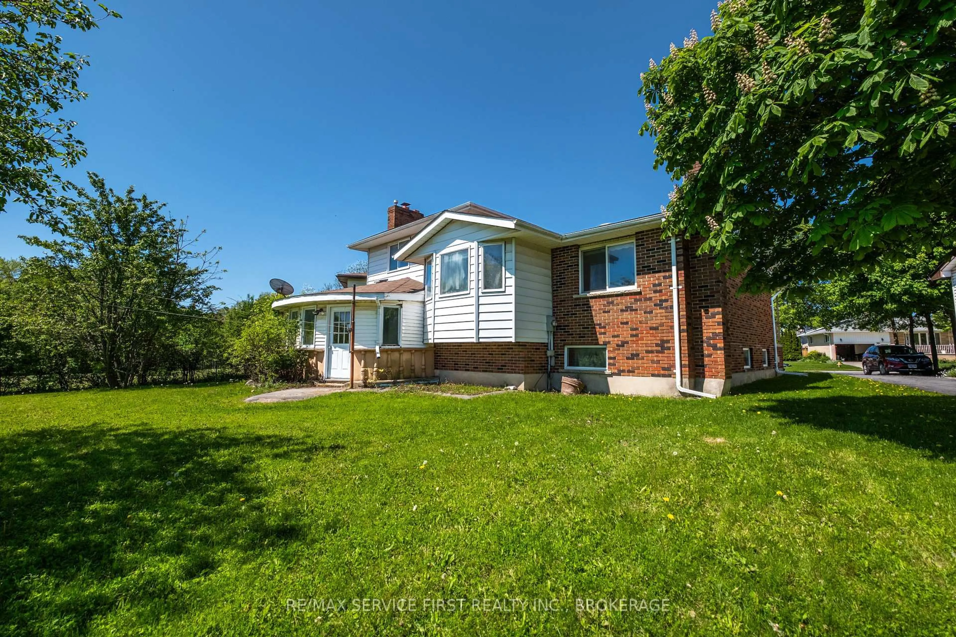 A pic from outside/outdoor area/front of a property/back of a property/a pic from drone, street for 156 Inverness Cres, Kingston Ontario K7M 6N7