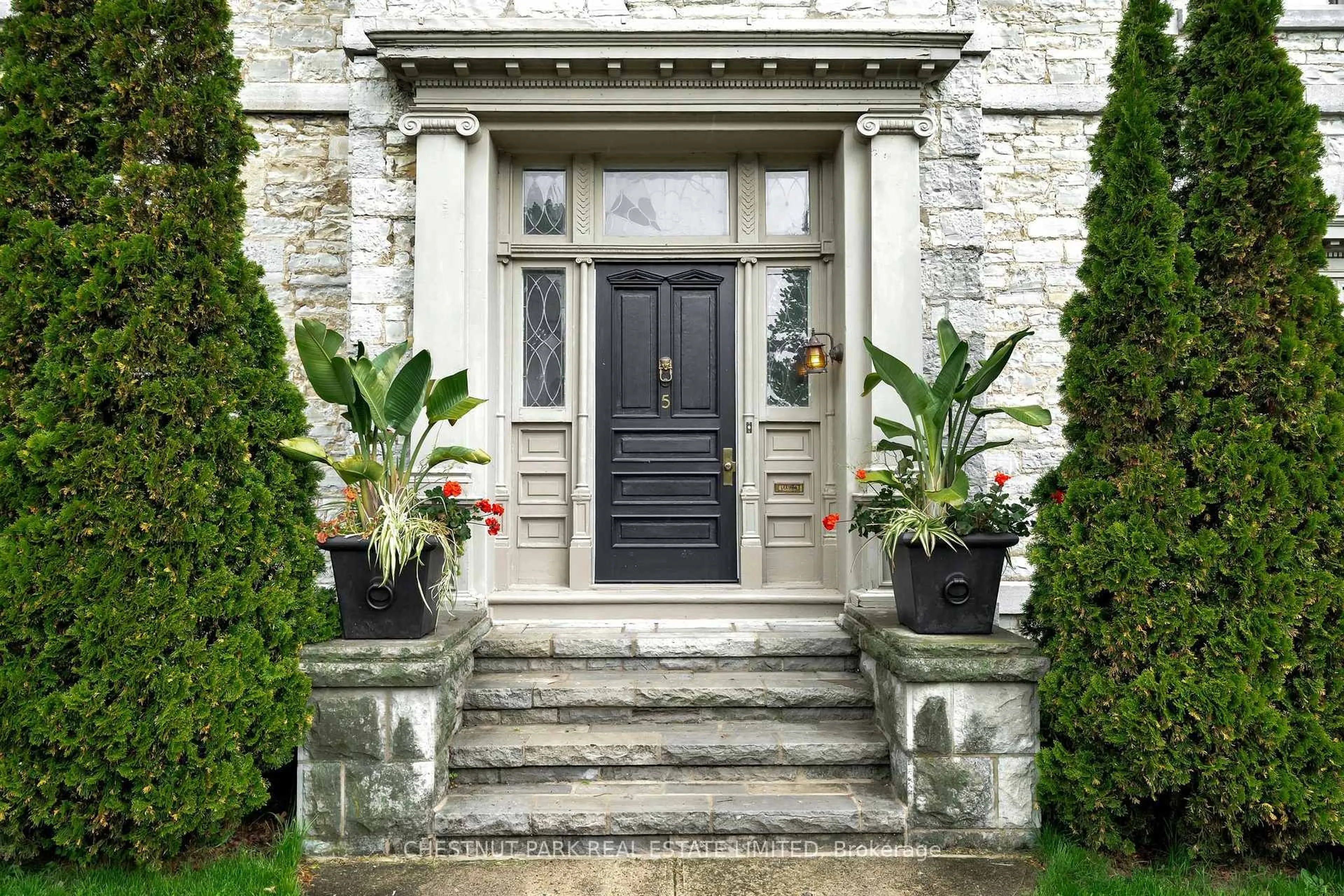 Indoor entryway for 5 Emily St, Kingston Ontario K7L 2W2