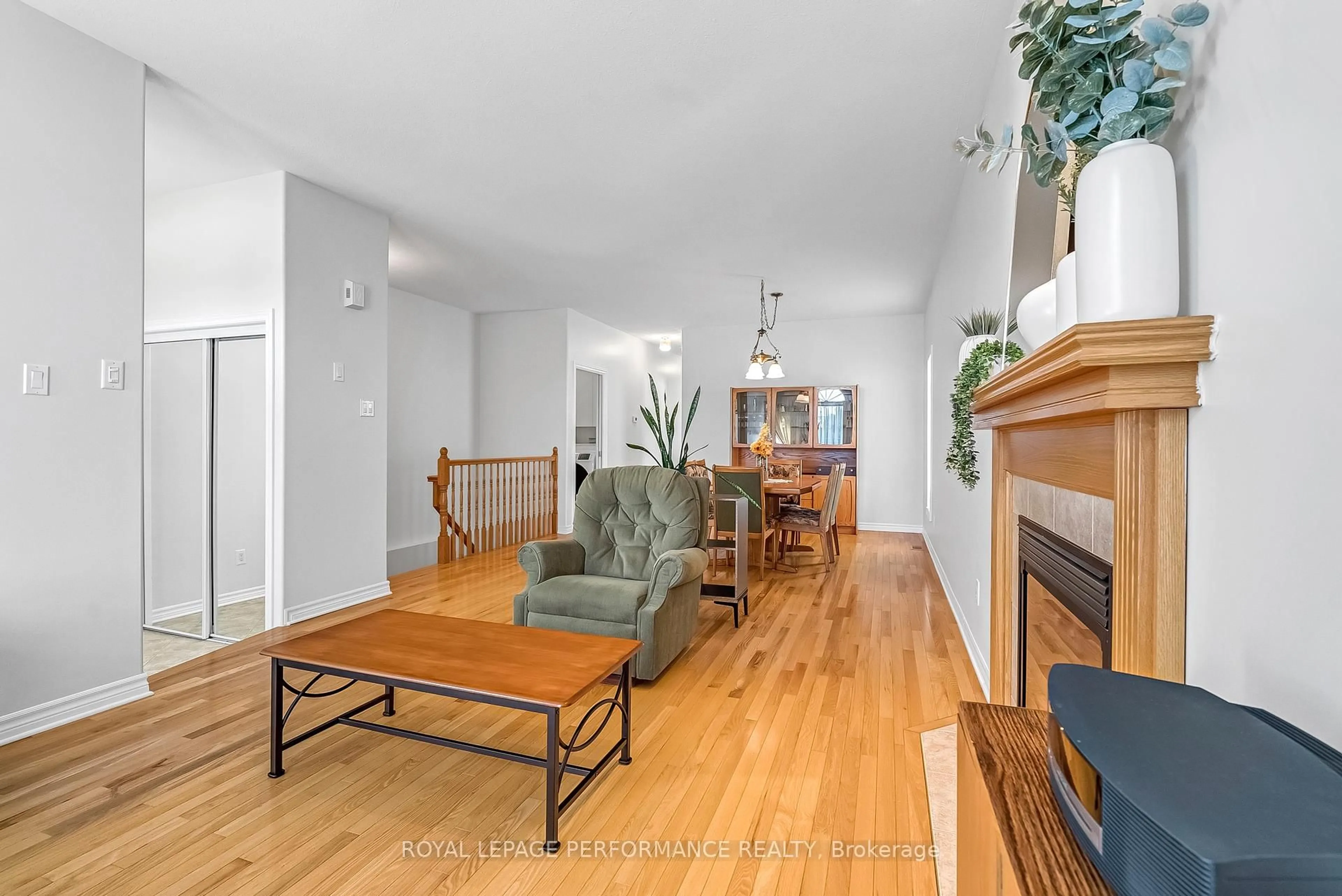 Living room with furniture, wood/laminate floor for 1921 Schroeder Cres, Ottawa Ontario K4A 4P8