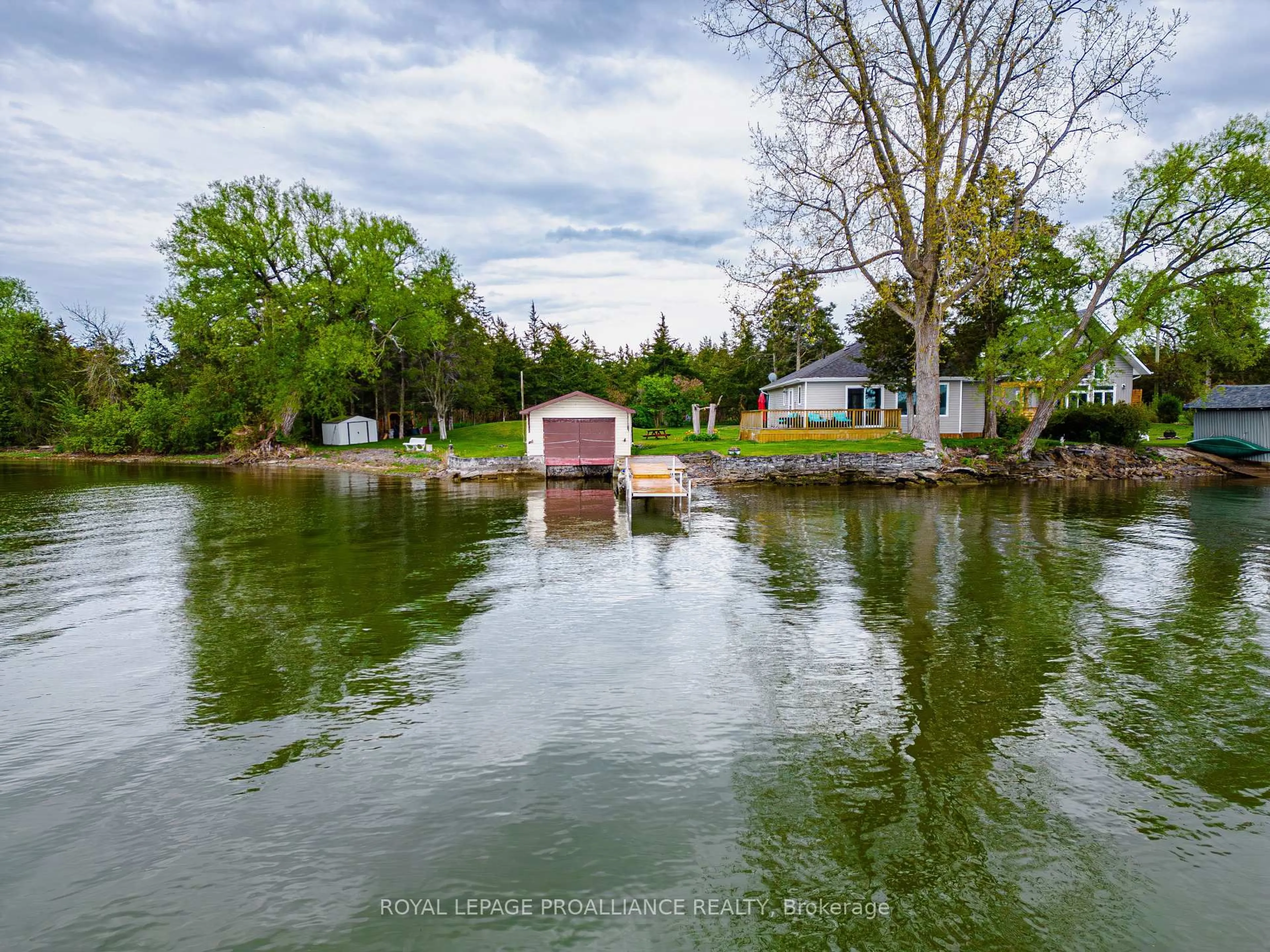 Blurry image for 541G South Shore Rd, Napanee Ontario K7R 3K7