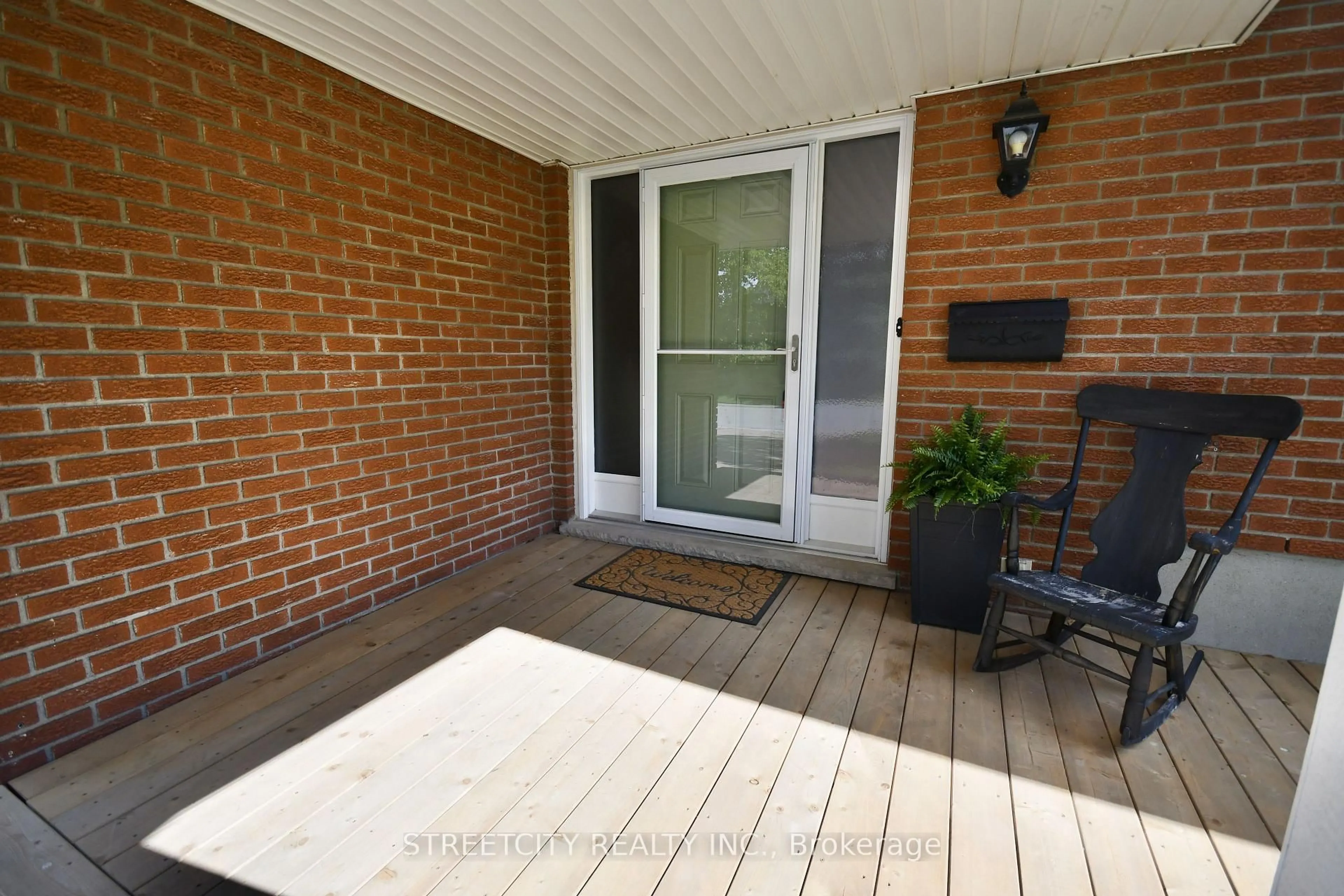 Patio, street for 10 MILFORD Cres, London North Ontario N5X 1A8