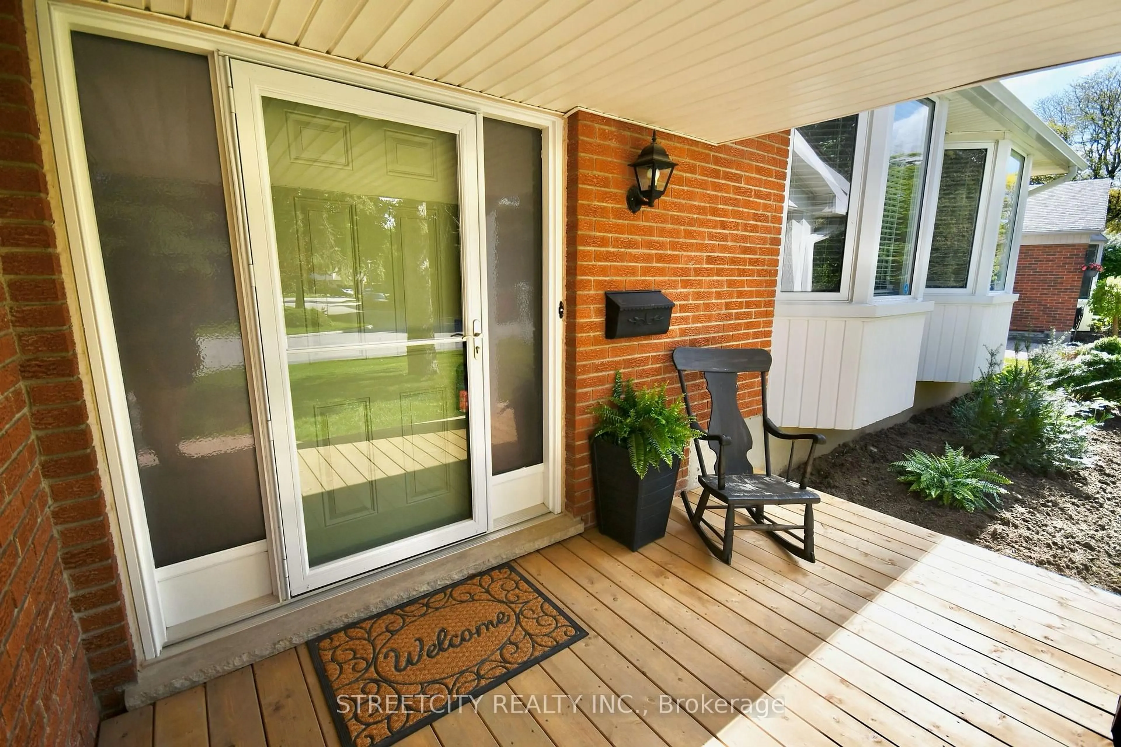 Indoor entryway for 10 MILFORD Cres, London North Ontario N5X 1A8
