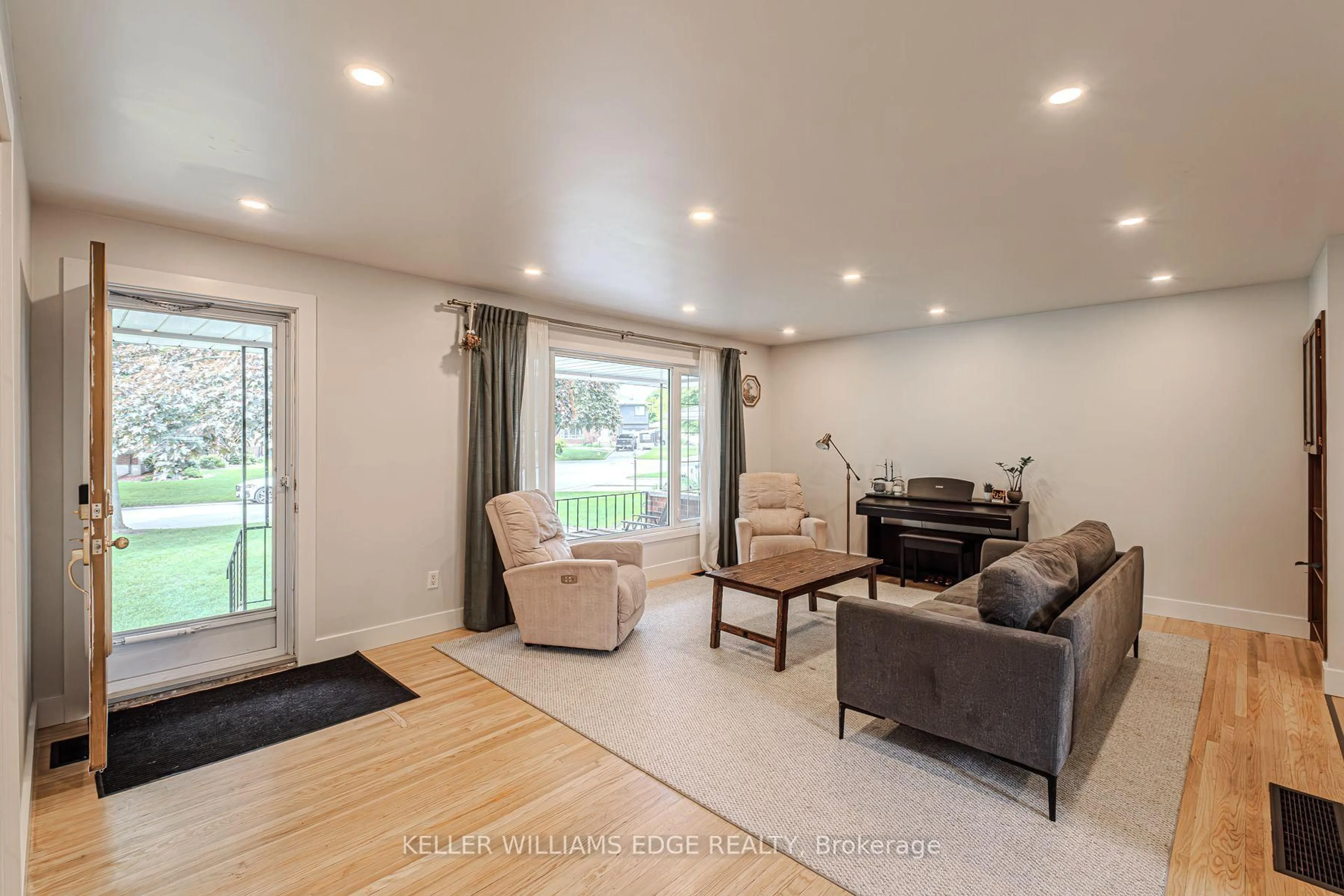 Living room with furniture, unknown for 8 Robroy Crt, Brantford Ontario N3R 3E3