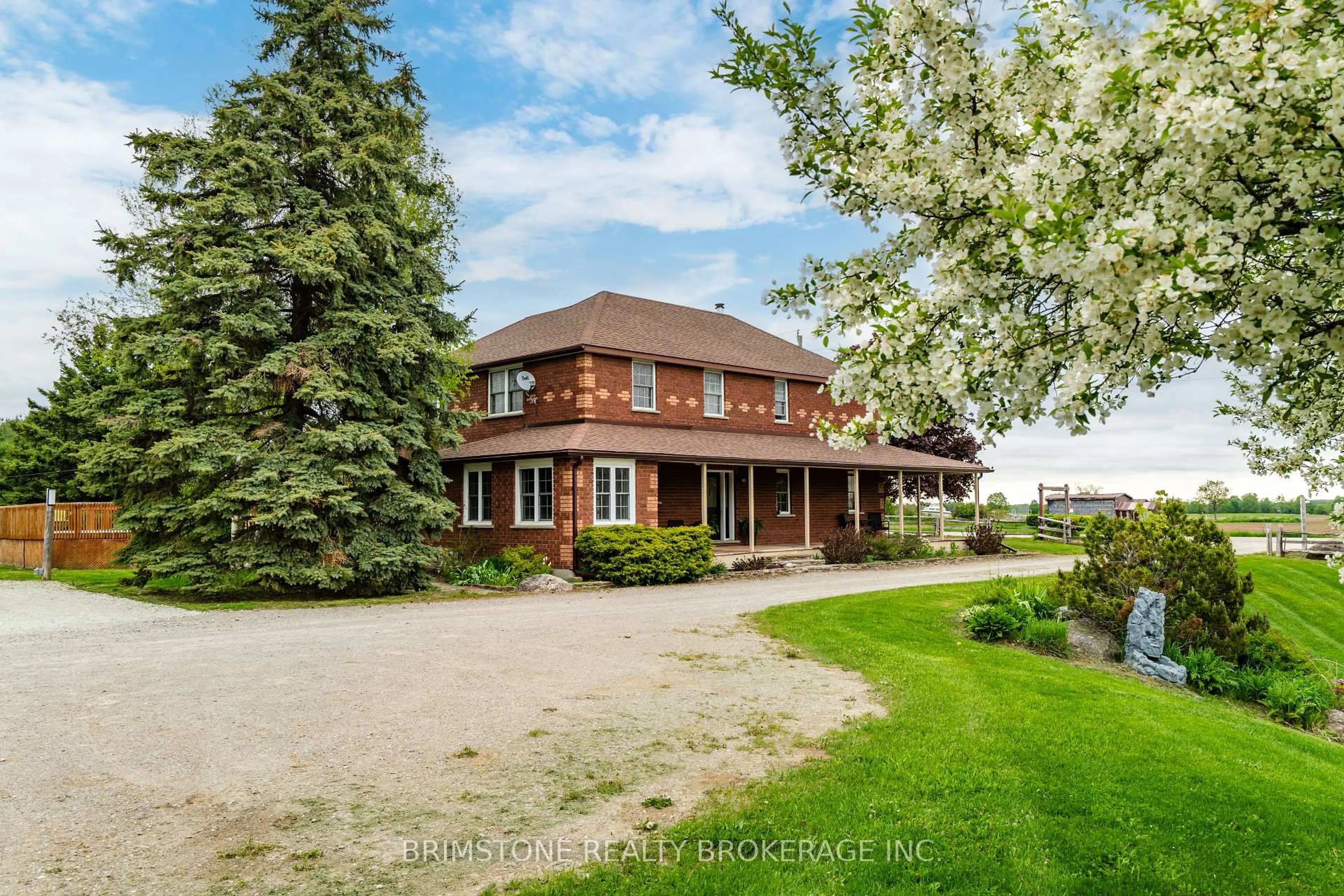 A pic from outside/outdoor area/front of a property/back of a property/a pic from drone, street for 936488 Dufferin Cty Road 18 Rd, Mulmur Ontario L9V 0L5