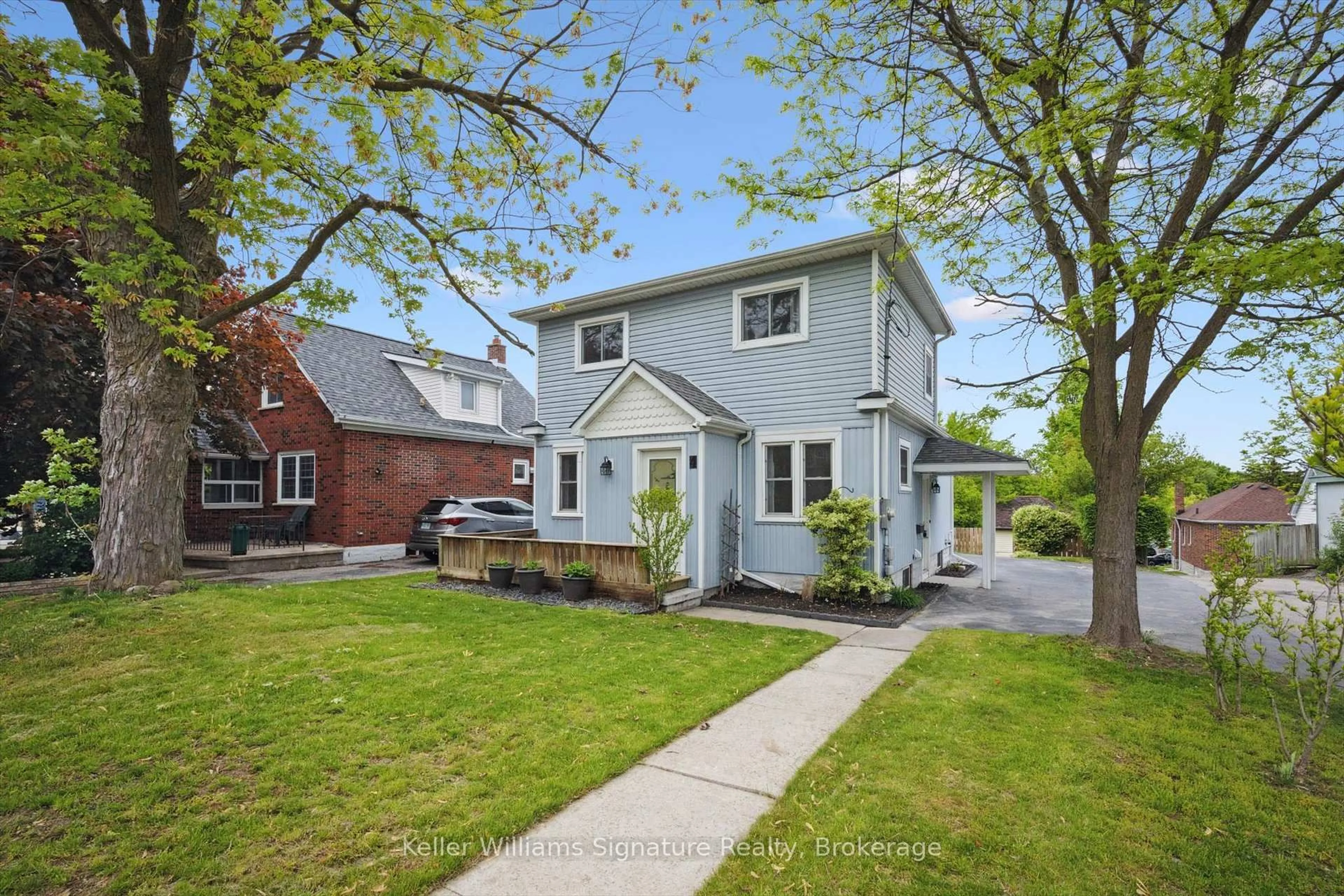 A pic from outside/outdoor area/front of a property/back of a property/a pic from drone, street for 4 Kennedy Ave, Kitchener Ontario N2G 2Z8