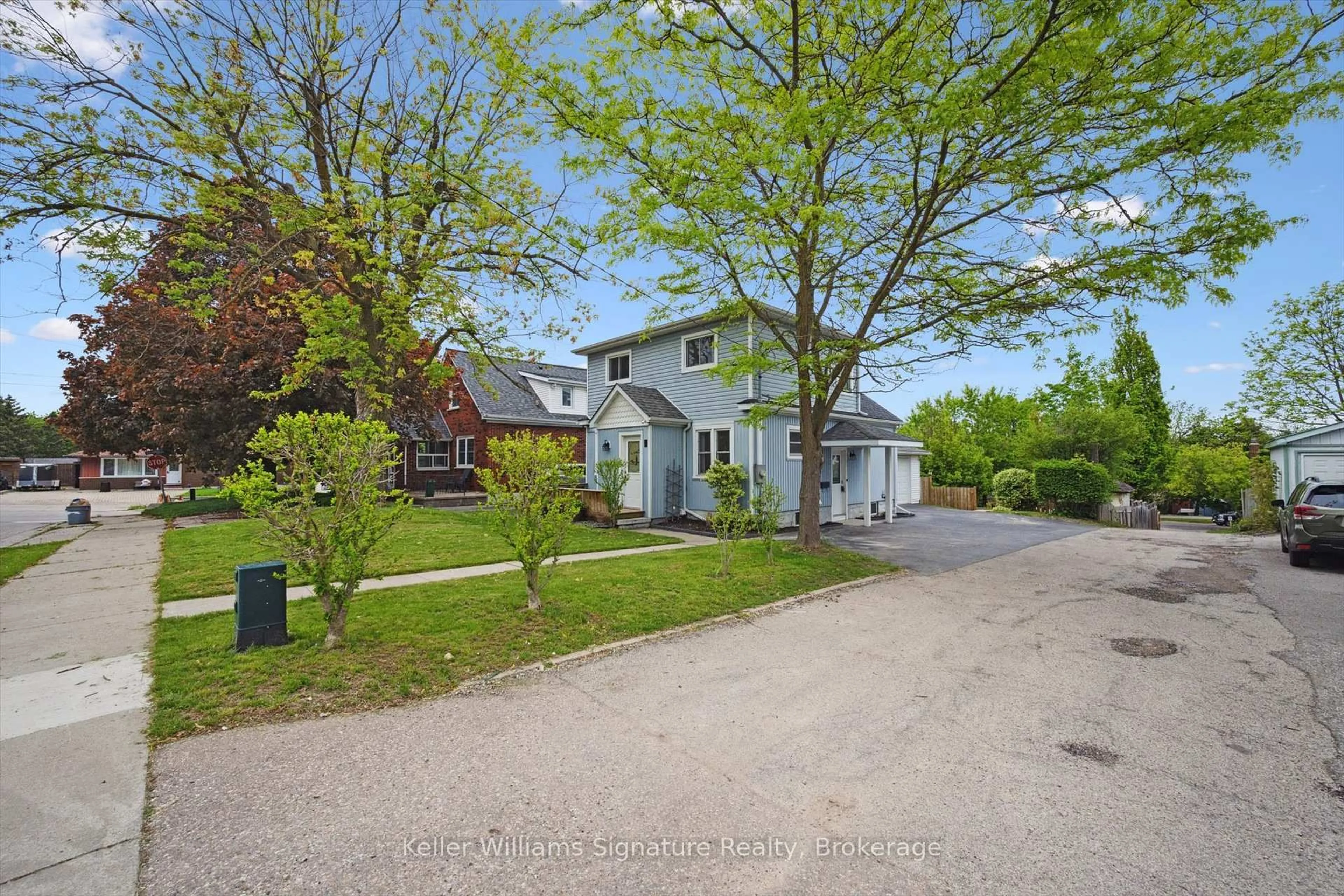 A pic from outside/outdoor area/front of a property/back of a property/a pic from drone, street for 4 Kennedy Ave, Kitchener Ontario N2G 2Z8